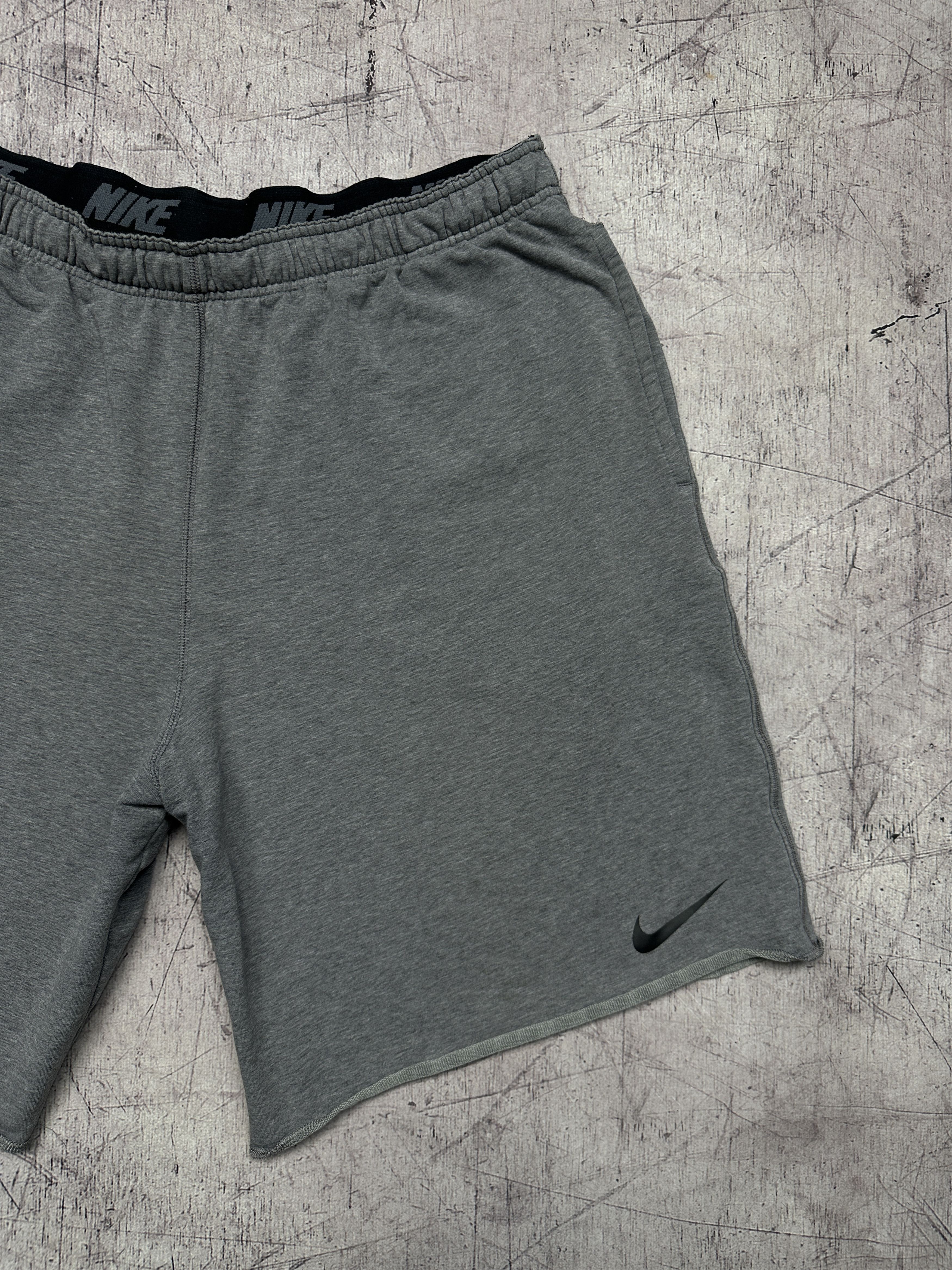 Nike Nike Mens Sweatshorts Shorts Size US 38 / EU 54 - 2 Thumbnail