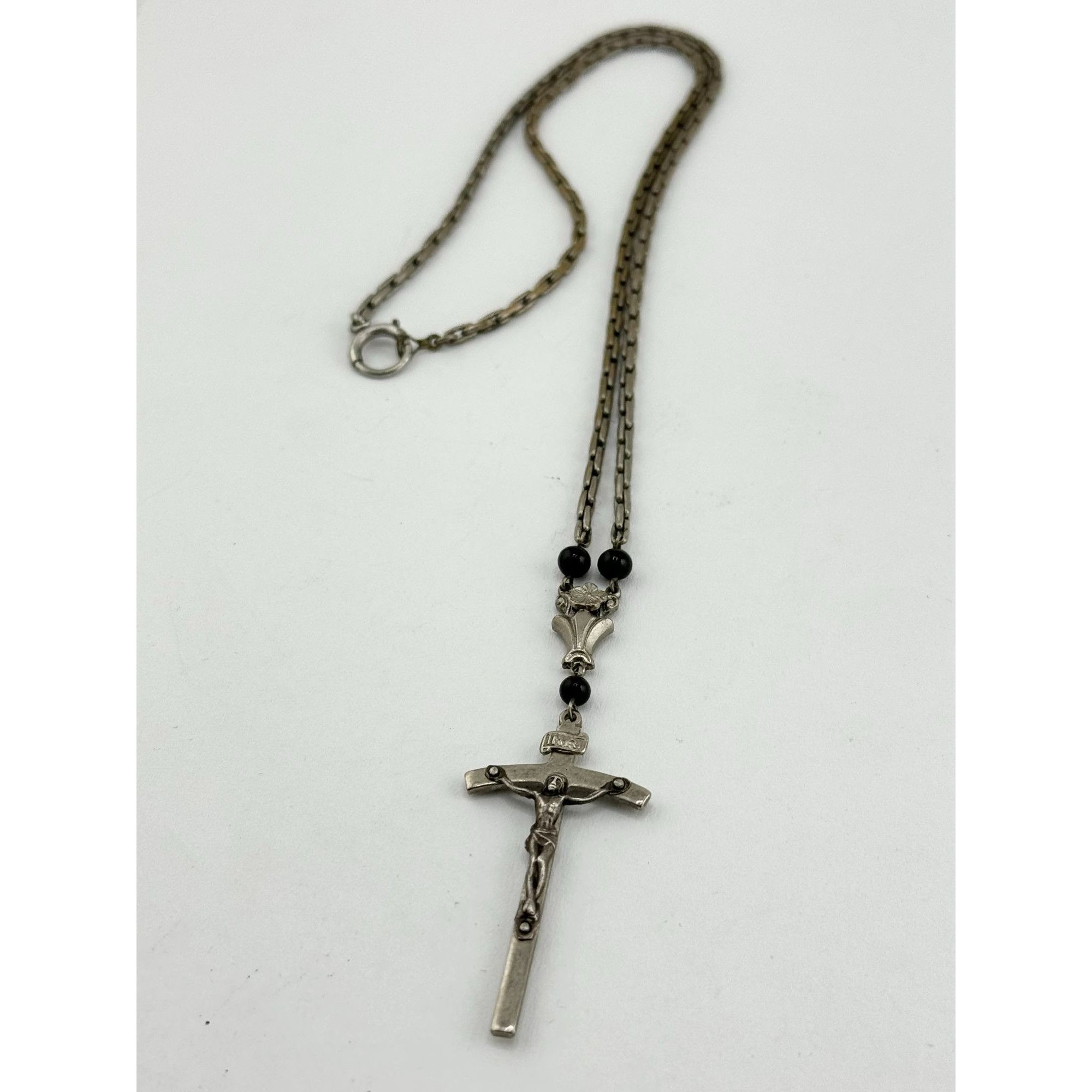 Vintage Vintage black glass silver crucifix cross necklace Size ONE SIZE - 2 Thumbnail