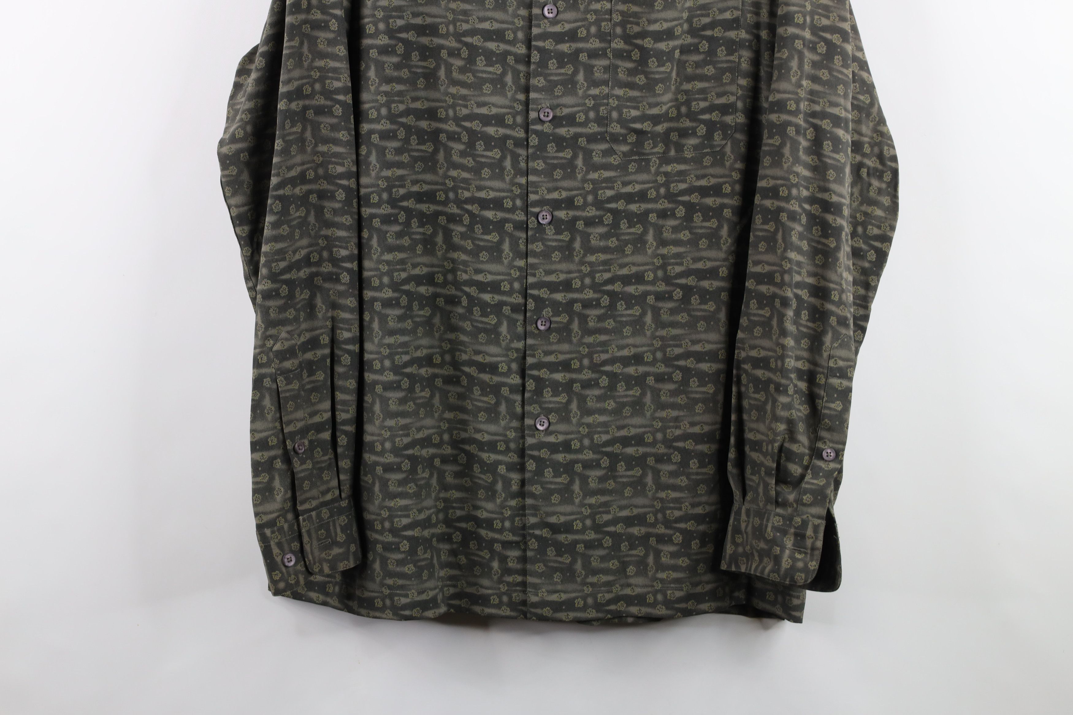 Vintage Vintage 90s Streetwear Silk Geometric Collared Button Shirt Size US S / EU 44-46 / 1 - 3 Thumbnail