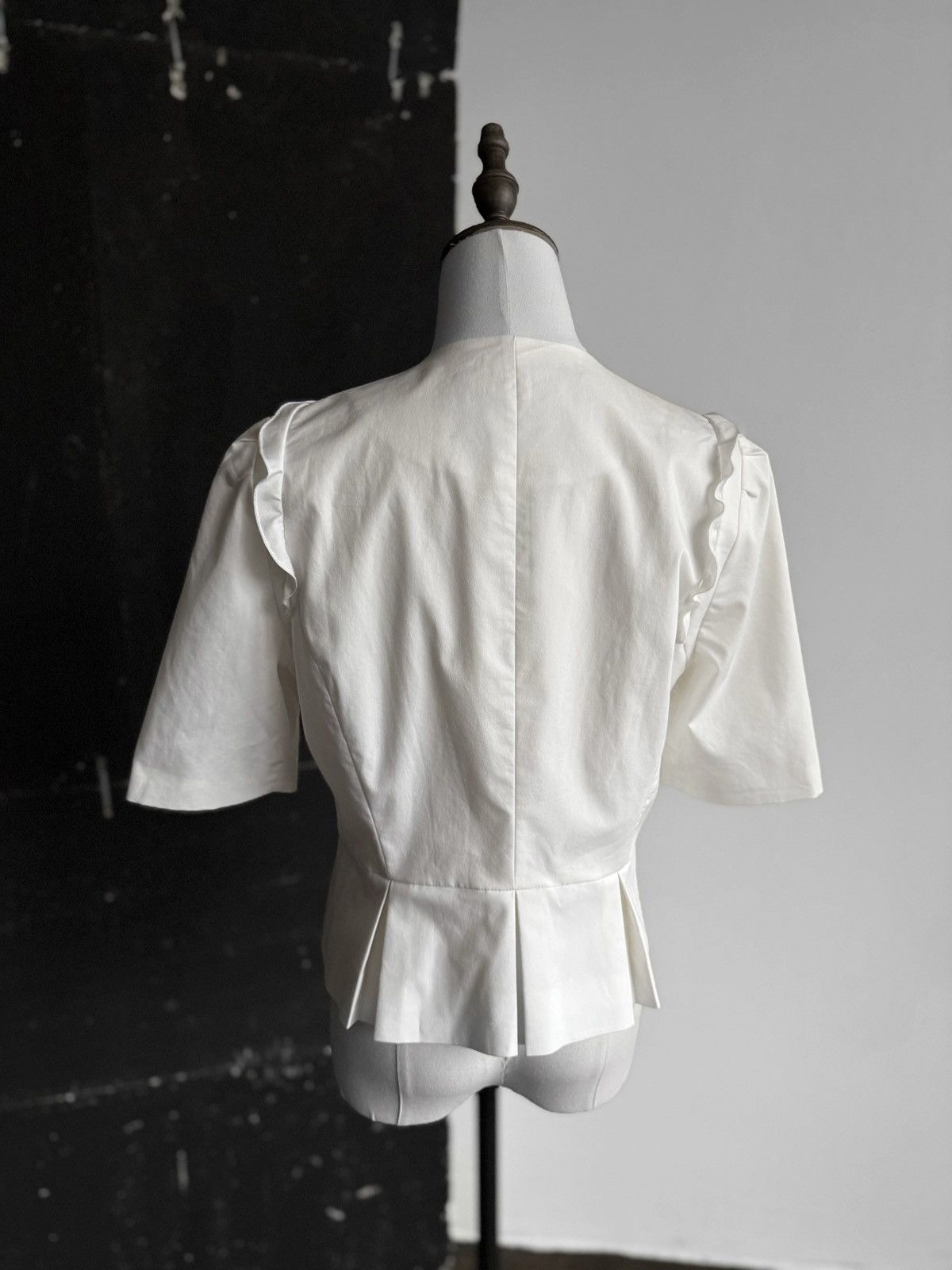 Tara Jarmon Tara Jarmon Womens White Ruffle Shoulder Short Sleeve Blazer Size M / US 6-8 / IT 42-44 - 2 Thumbnail