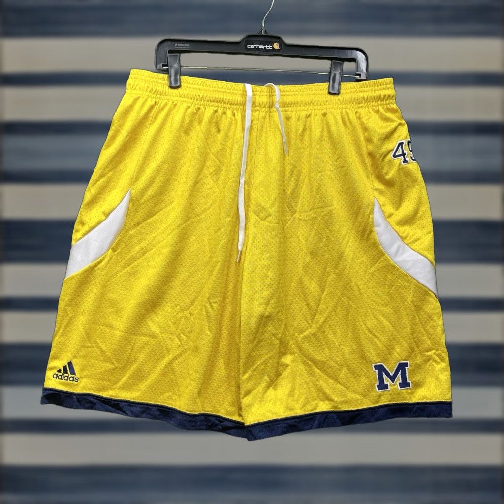 Adidas VINTAGE adidas Michigan Wolverines Shorts Mens XL Team Issued Basketball Y2K Size US 36 / EU 52 - 1 Thumbnail
