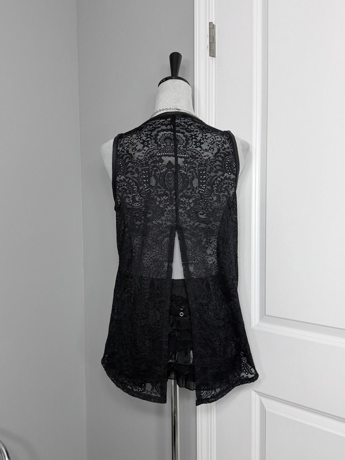 Bcbgmaxazria BCBG Max Azria Black Studded Leather Panel Lace Tank Top Size XS / US 0-2 / IT 36-38 - 3 Thumbnail