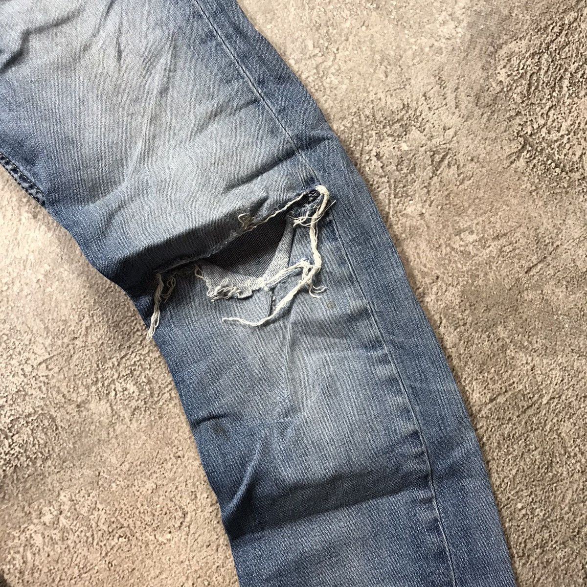 Vintage Vintage 90s Levis Distressed Baggy Jeans Grunge Thrashed 31 Size US 31 - 5 Thumbnail