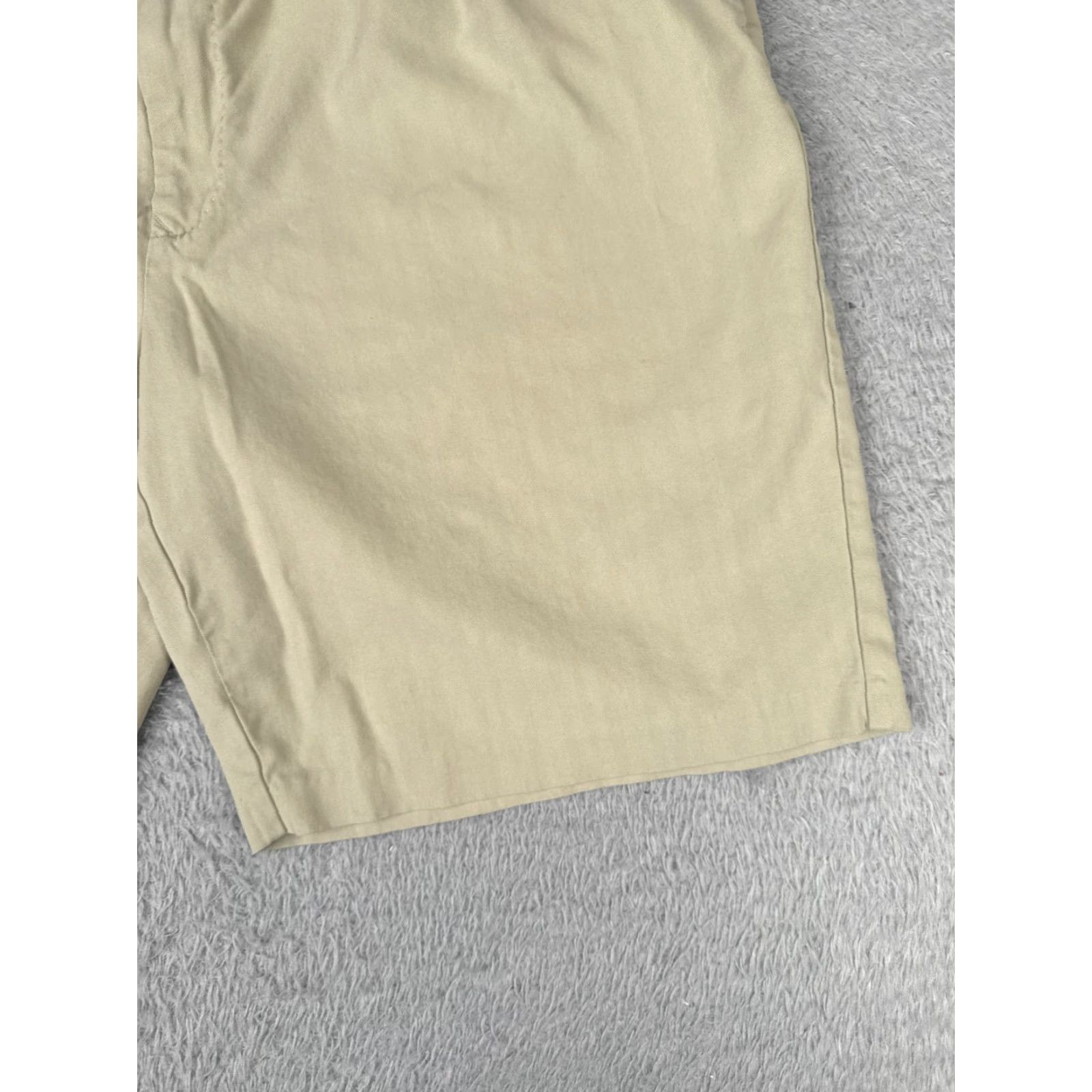 Tommy Bahama Tommy Bahama Shorts Adult 38 Beige Pleated Silk Chino Casual Beach Mens Size US 38 / EU 54 - 2 Thumbnail