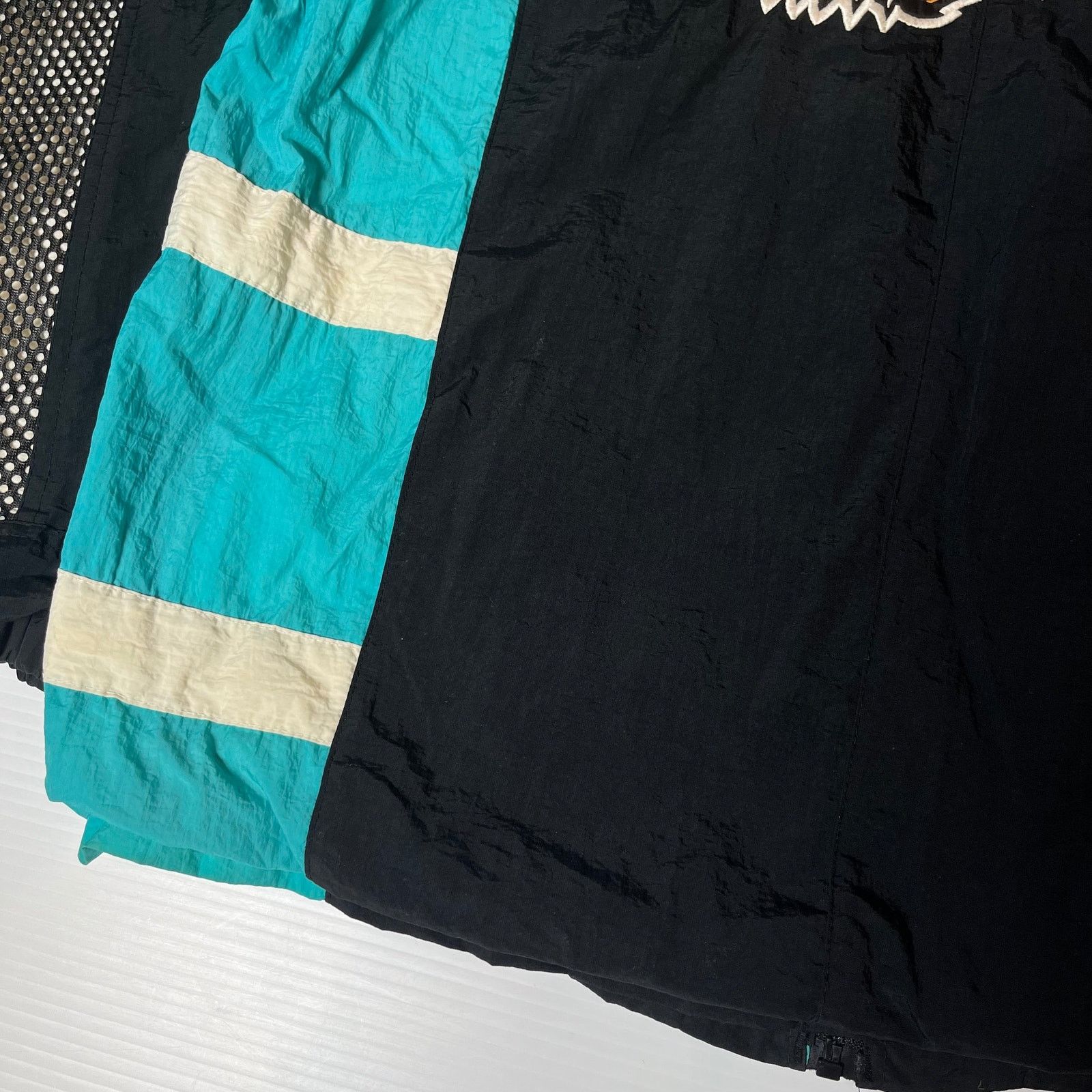 Champion 90s Champion Vancouver Grizzlies Light Jacket Women's XXL Size XXL / US 16-18 / IT 52-54 - 9 Thumbnail