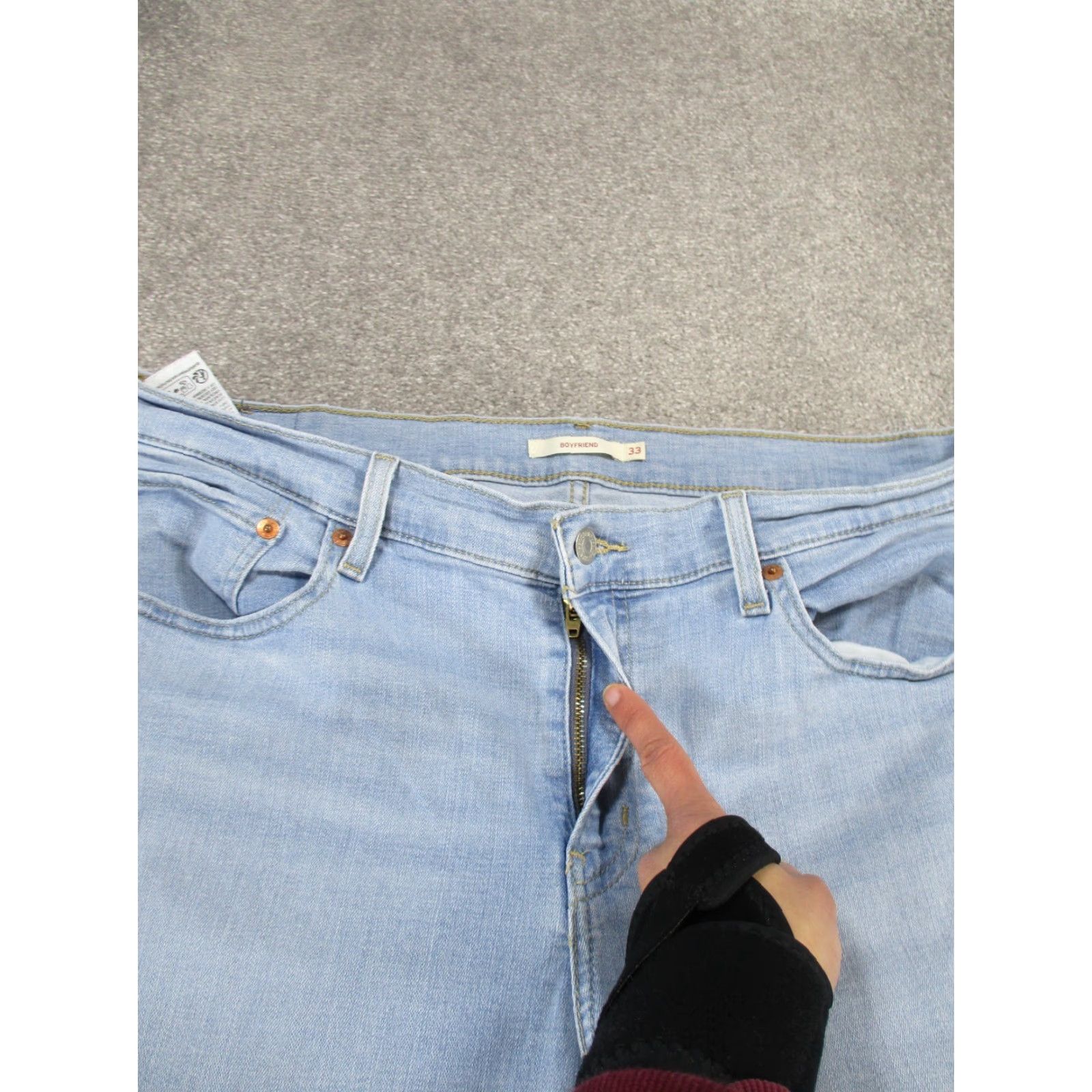 Levi's LEVI'S VINTAGE Boyfriend Jeans Womens 33 Blue Light Wash Denim *Stains Regular Size 24" / US 00 / IT 34 - 4 Thumbnail