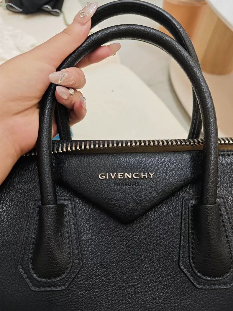 Givenchy Givenchy ANTIGON Medium Bag Size ONE SIZE - 2 Thumbnail