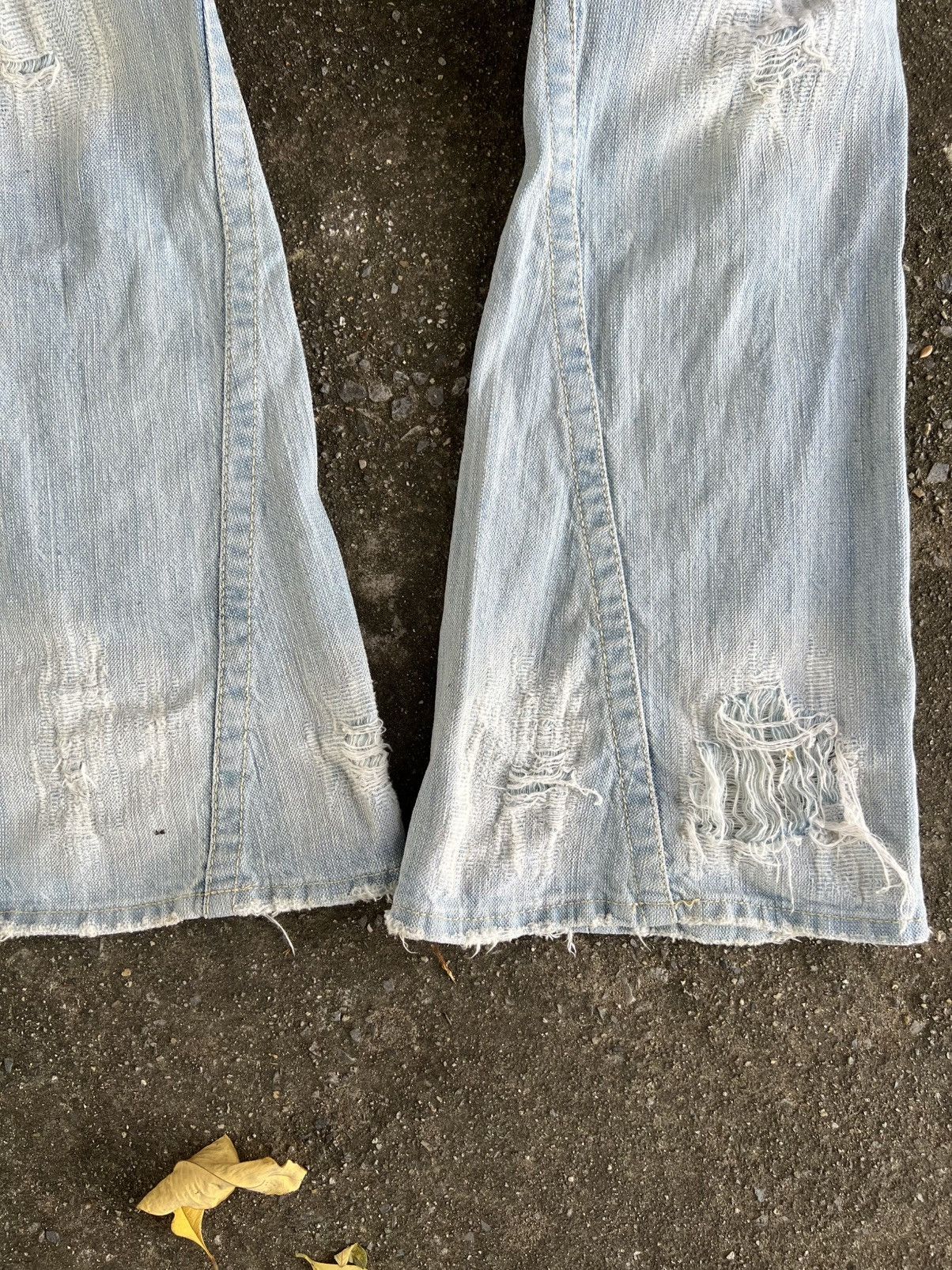 True Religion Thrashed Vintage TRUE RELIGION Flared Jeans Distressed Size US 32 / EU 48 - 12 Thumbnail