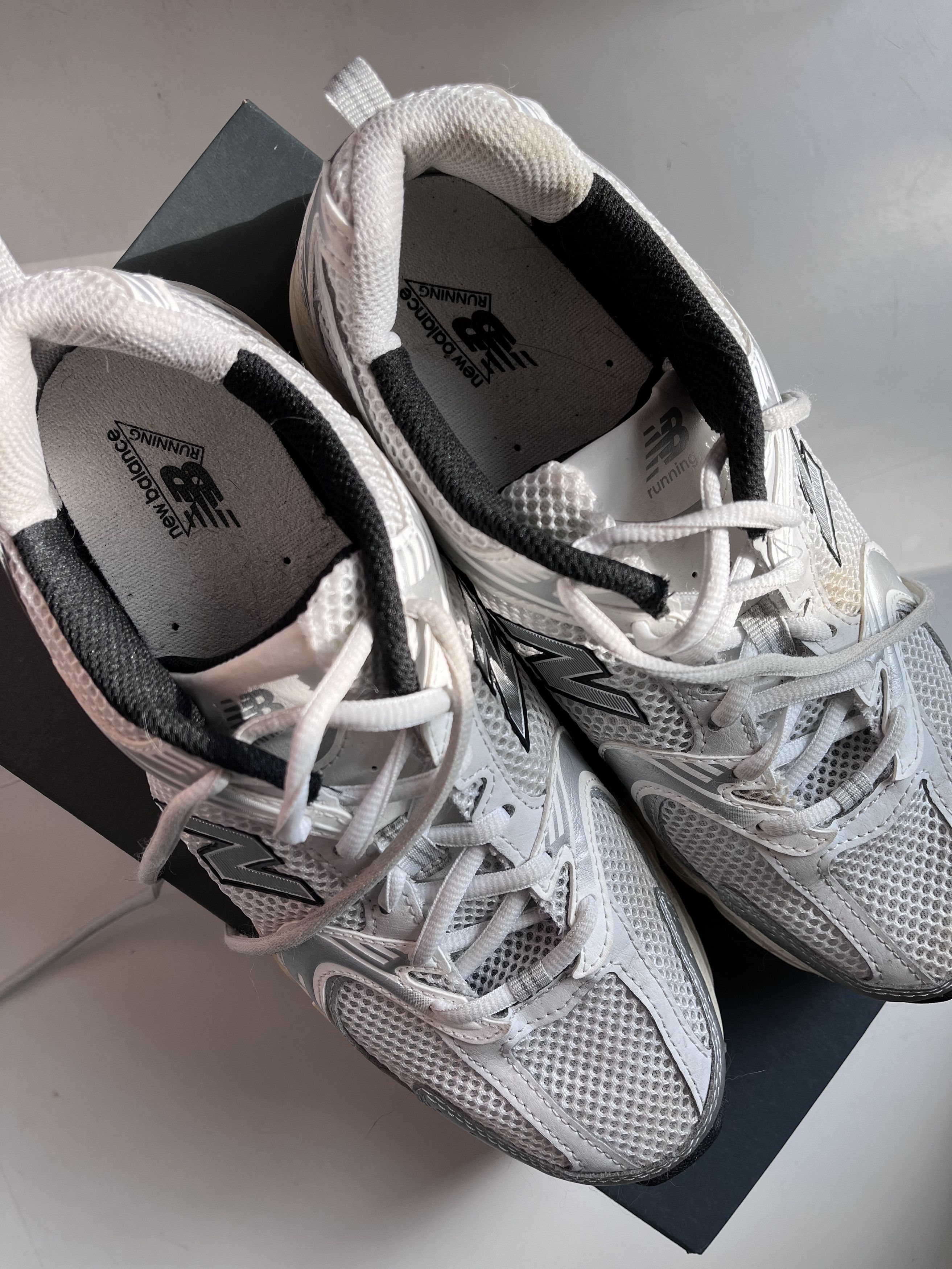 New Balance New Balance MR530 White/Silver/Black Size US 8.5 / EU 41-42 - 2 Thumbnail