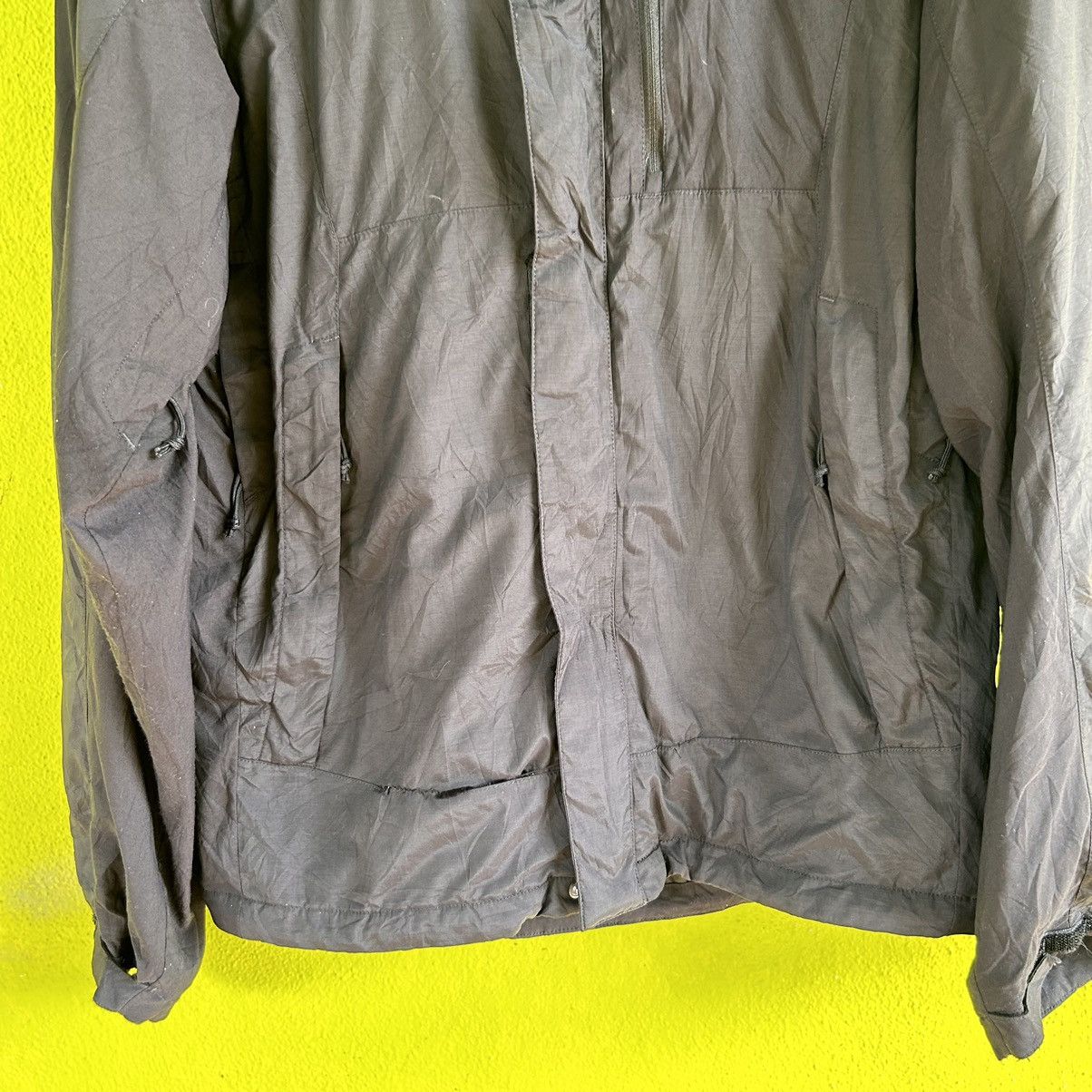 The North Face Vintage The North Face Hyvent Distressed Jacket Size US M / EU 48-50 / 2 - 3 Thumbnail