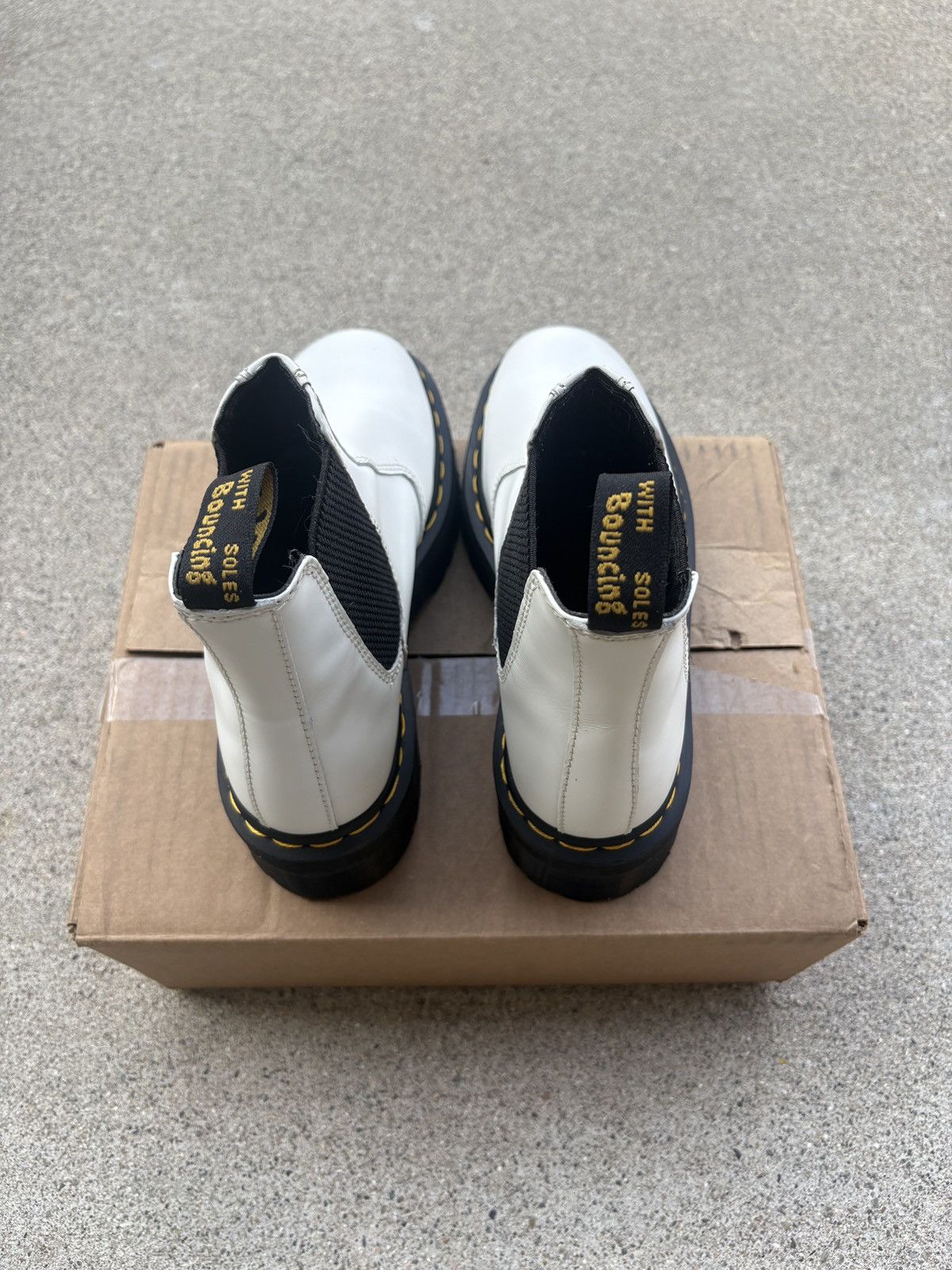 Dr. Martens Dr. Martens 2976 Smooth Leather Chelsea PF Boots Sz 6M, 7.5W Size US 7.5 / IT 37.5 - 5 Thumbnail