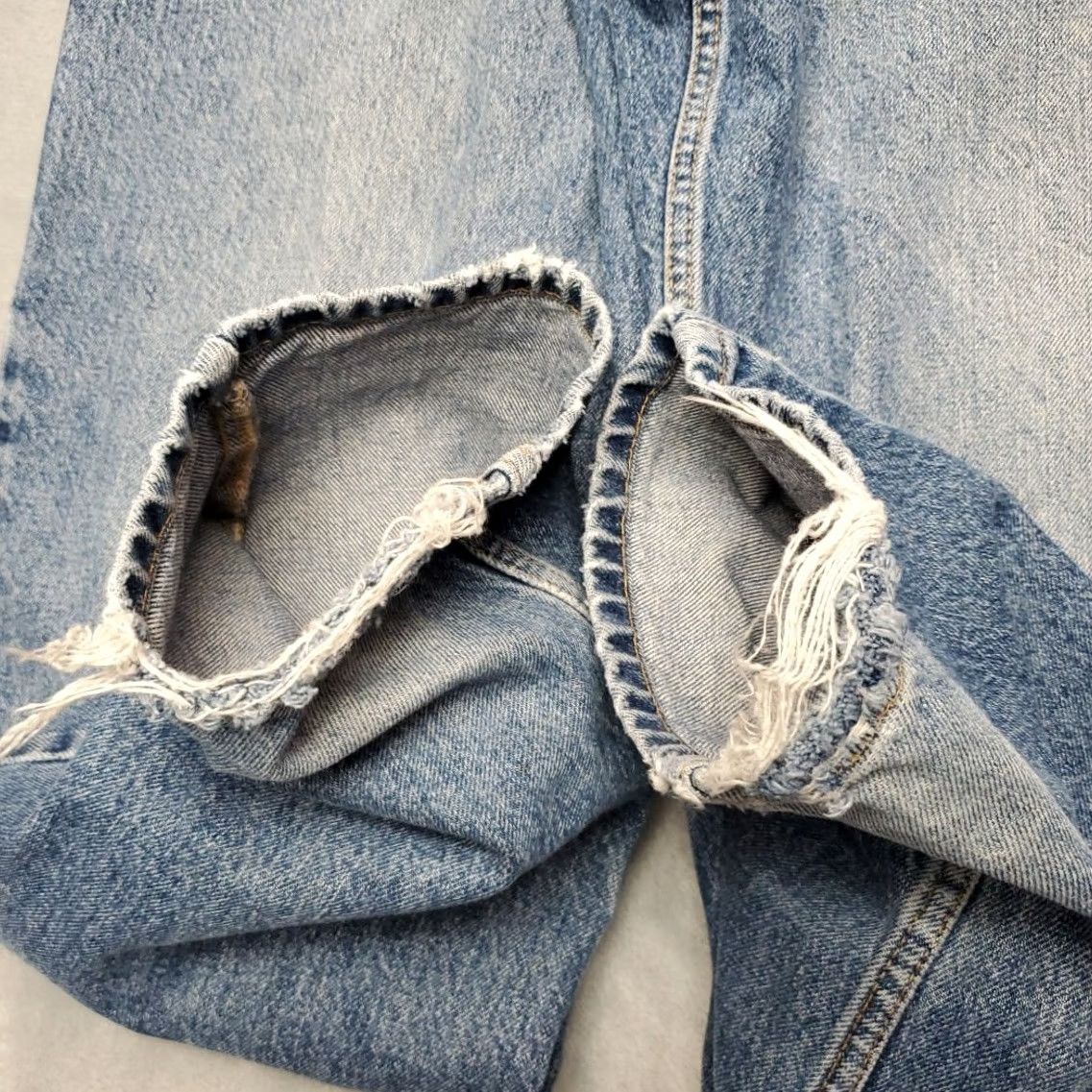 Tommy Hilfiger Vintage Tommy Hilfiger Jeans Mens 34x32 Faded Blue Denim Relaxed Loose Retro Y2K Jeans Mens 34 Blue 90s USAAmerican Mens Jeans Size US 34 / EU 50 - 2 Thumbnail