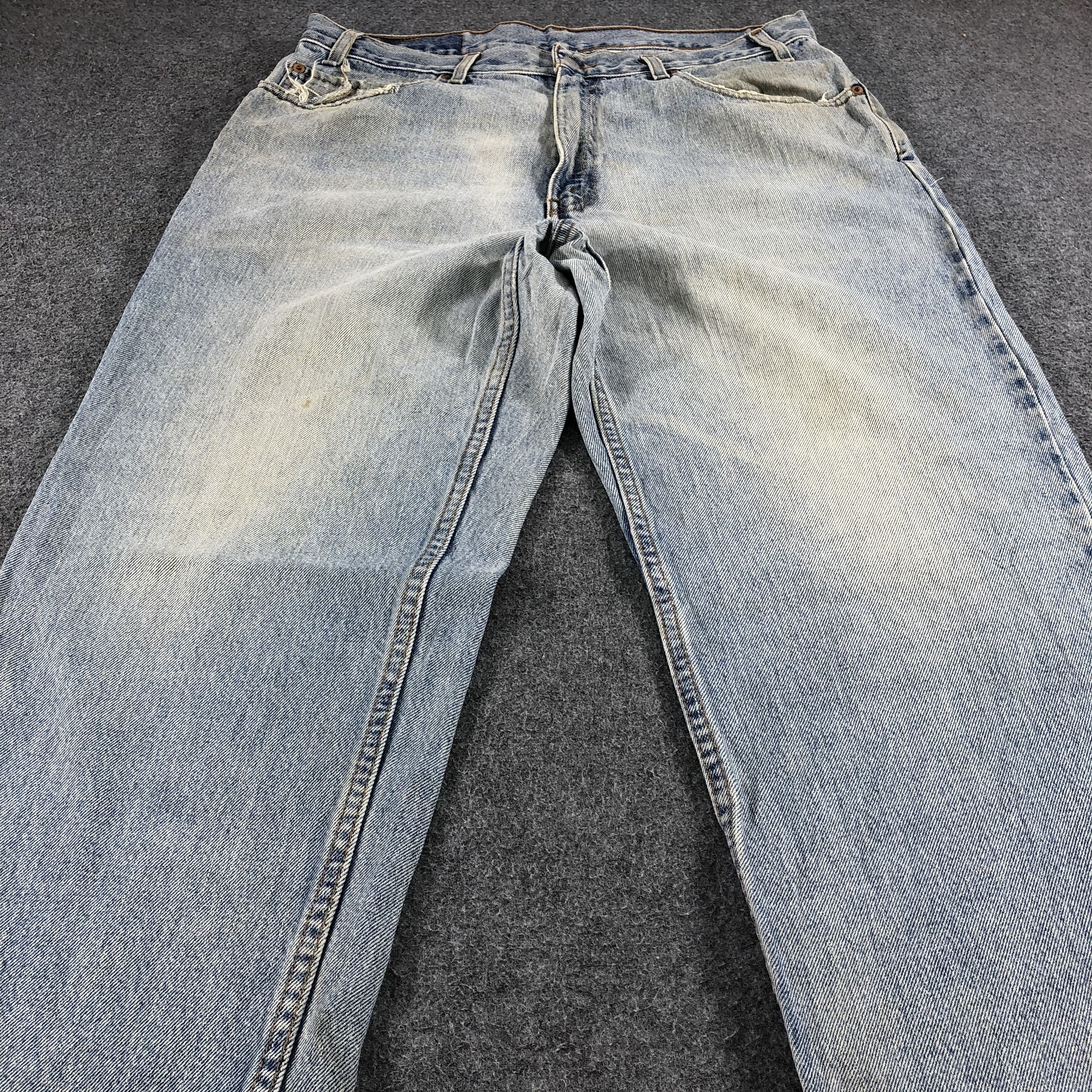 Levi's 90s Vintage Light Wash Levis 550 Jeans- J1355 Size US 35 - 4 Thumbnail