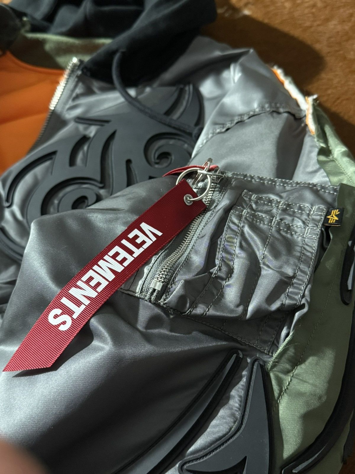 Vetements Vetements AW19 “tribal” reconstructed alpha bomber jacket Size US S / EU 44-46 / 1 - 3 Thumbnail