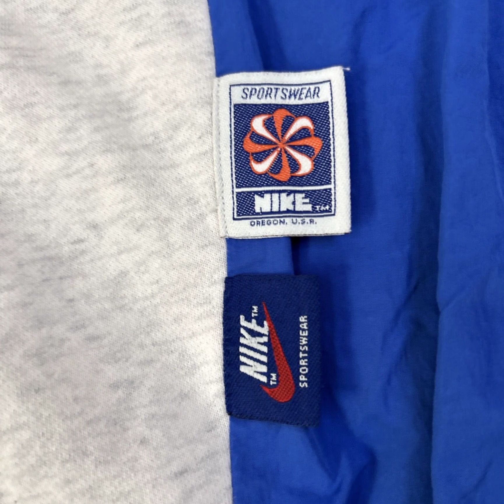 Nike VINTAGE Nike Sportswear Pullover Hoodie Women Adult Medium Blue White Green Icon Clash Size M / US 6-8 / IT 42-44 - 2 Thumbnail
