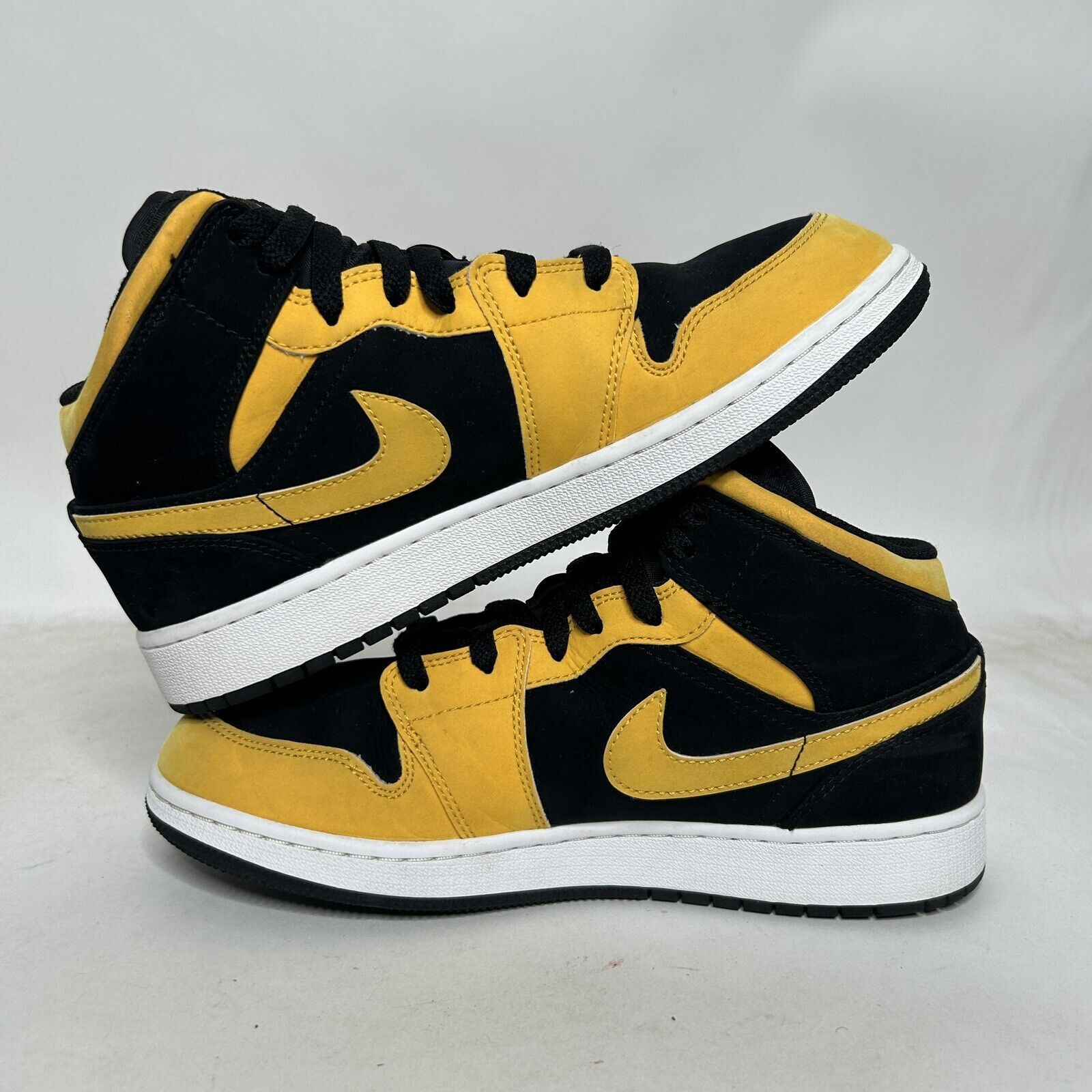 Jordan Brand Nike Shoes Air Jordan 1 Retro Mid GS “Reverse New Love” 2024 Size US 8.5 / IT 38.5 - 3 Thumbnail