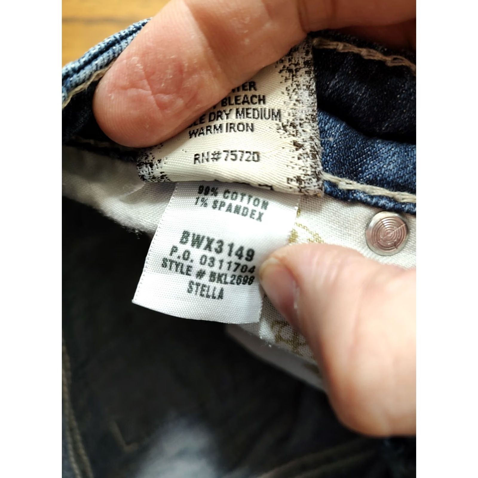 Vintage BKE Denim Shorts Womens Bermuda 26 Blue Distressed 5-Pocket Button Casual Travel Modern American Stella 6in Rise Jeans Distressed Casual Whiskers Size 26" / US 2 / IT 38 - 7 Thumbnail