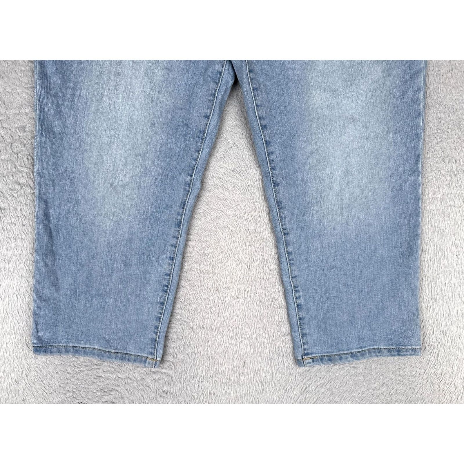 Vintage Style&co. Jeans Capri Womens 12P Blue Light Wash Mid Rise Denim 32x22 Capri Jeans Womens 12P Petite Blue Light Wasch Capri Size 34" / US 12 / IT 48 - 2 Thumbnail