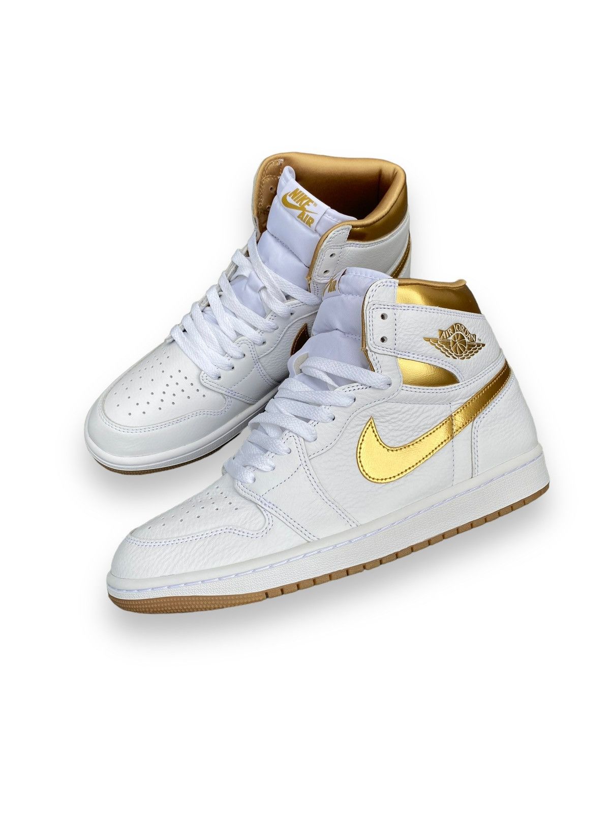 Jordan Brand × Nike Air Jordan 1 Retro high OG metallic gold Size US 9 / EU 42 - 2 Thumbnail