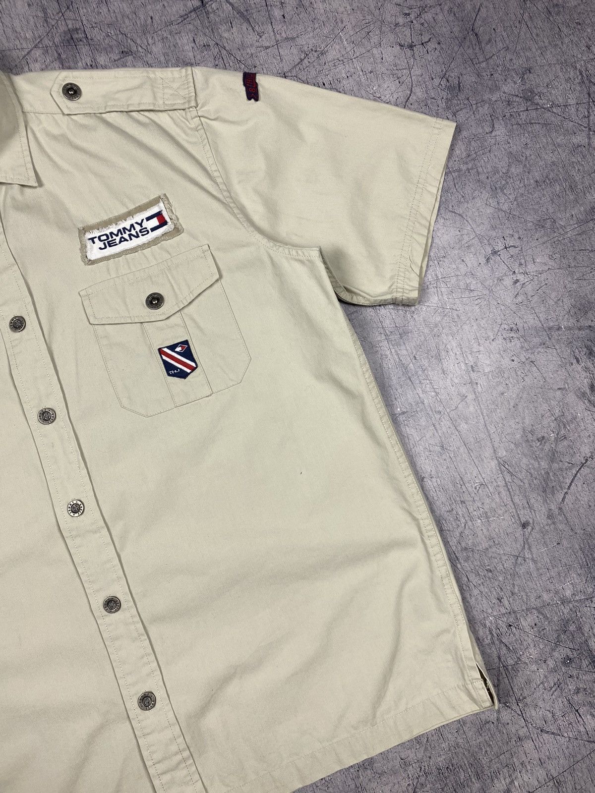 Designer × Tommy Hilfiger × Vintage Vintage Tommy Hilfiger Designer Button Up Shirt Size M Size US M / EU 48-50 / 2 - 7 Thumbnail