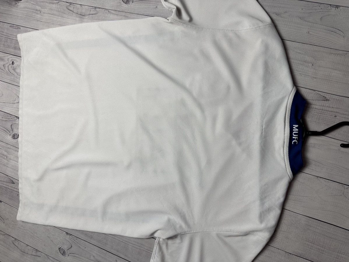 Nike × Vintage Vintage Nike Manchester United soccer jersey size L white Size US L / EU 52-54 / 3 - 7 Thumbnail