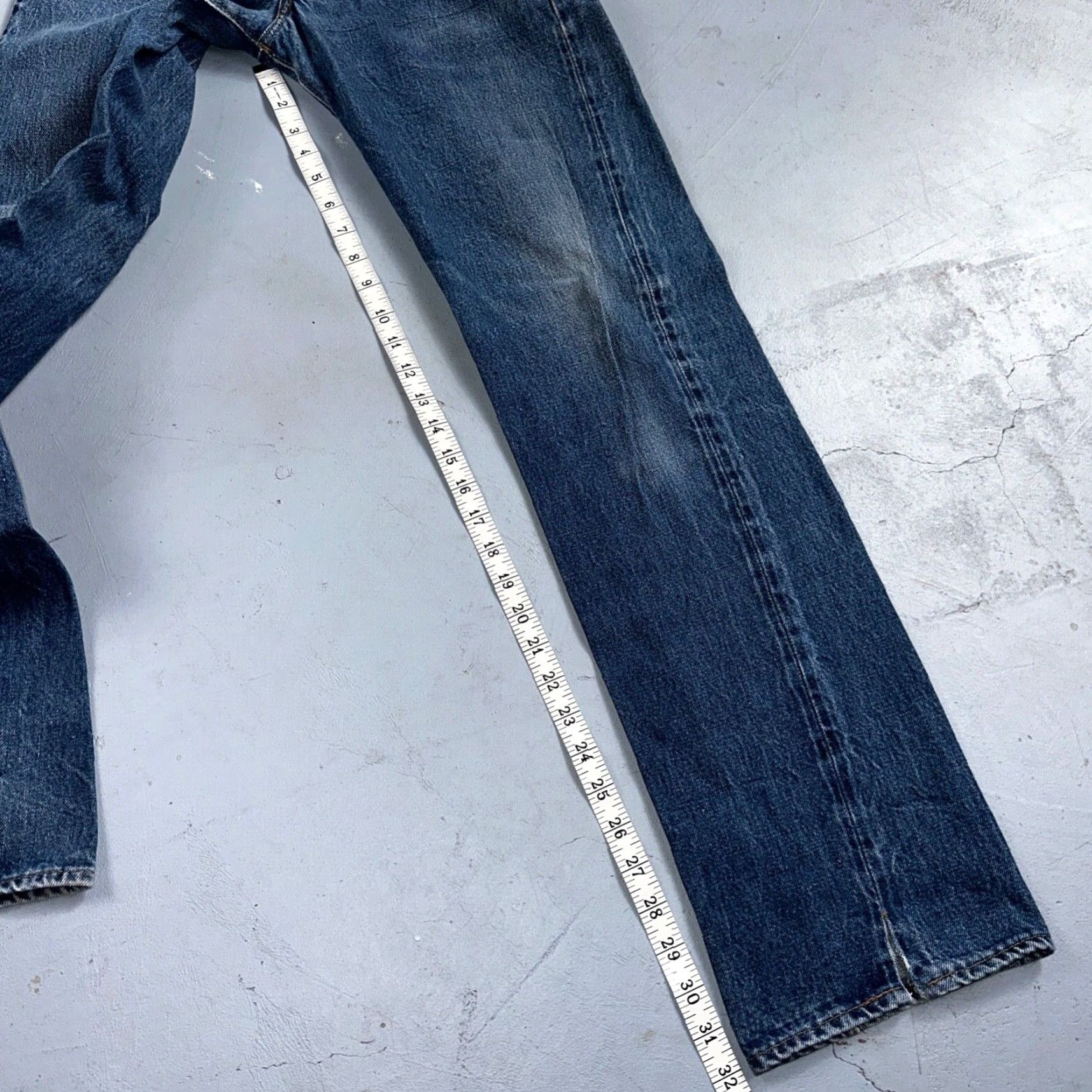 Levi's VINTAGE Levi's 501 Jeans Men 28x36 Blue Denim Straight 80s USA XX Selvedge 501 XX Med Wash 28 36 80s USA Size US 28 / EU 44 - 6 Thumbnail
