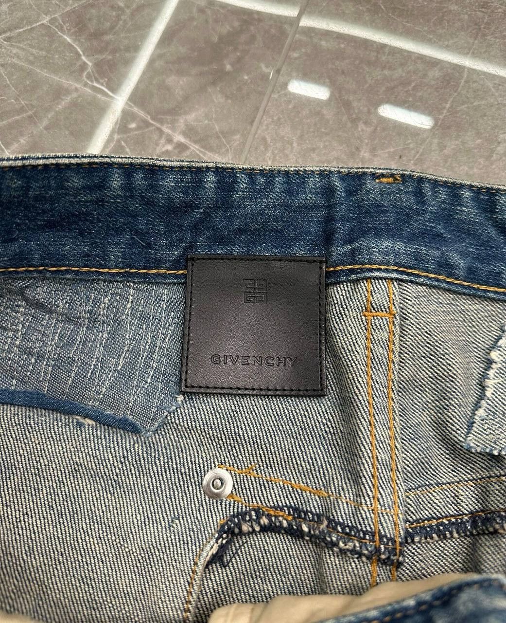 Givenchy Givenchy OG Boro with a distressed effect and patchwork Size US 31 - 4 Thumbnail