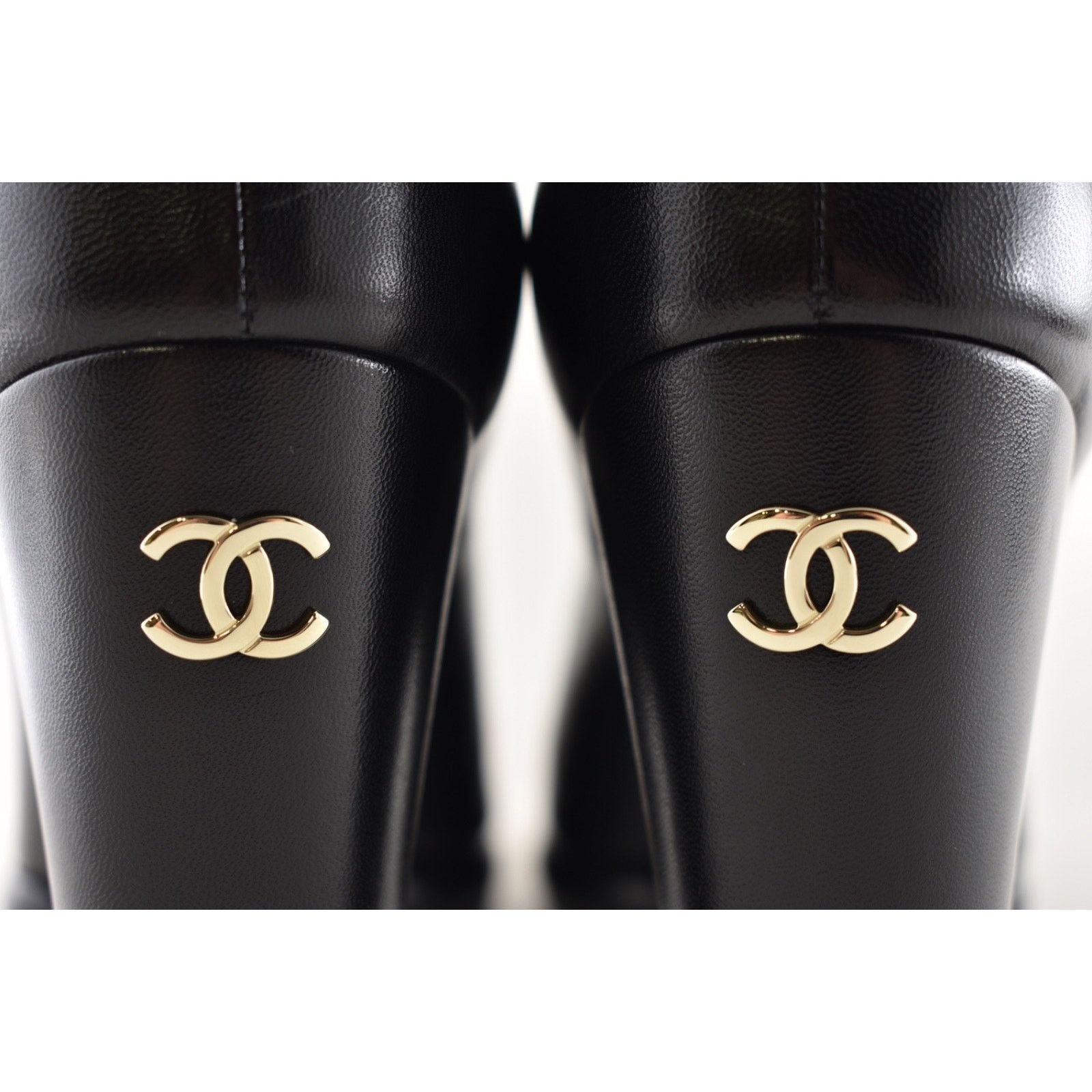 Chanel Chanel 24B Black CC Logo Mary Jane Platform Pumps 41 Size US 10 / IT 40 - 15 Thumbnail