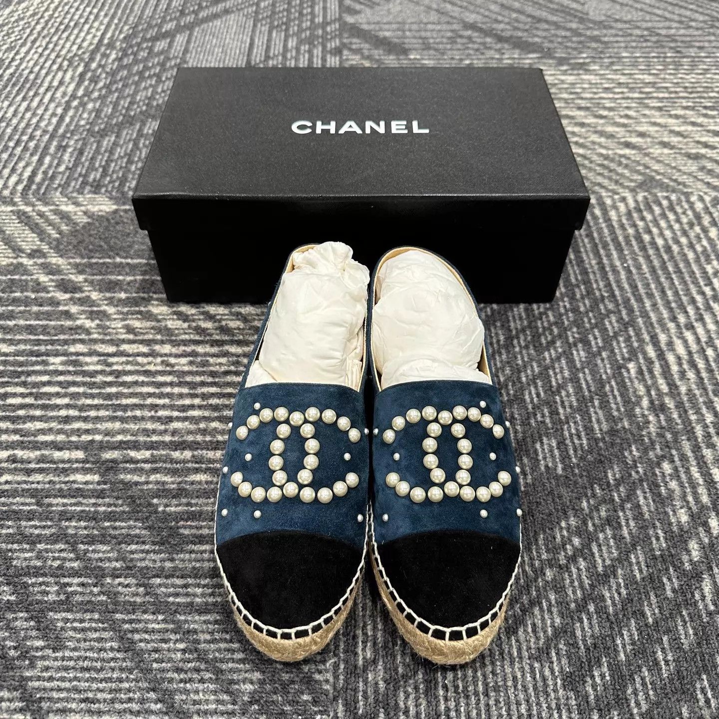 Chanel Chanel Pearl Logo Fisherman Shoes 37 Unworn Size US 6.5 / IT 36.5 - 2 Thumbnail
