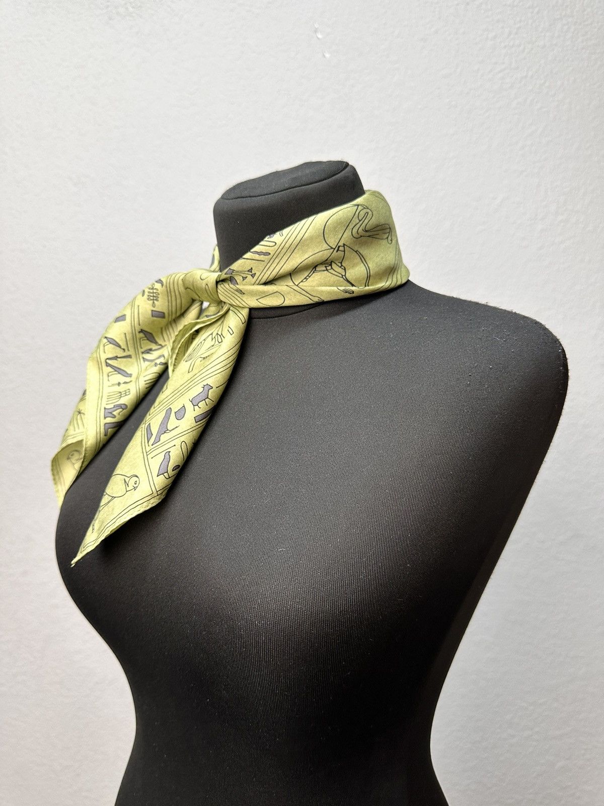 Other Made Japan Egyptian print silk scarf vintage museum piece Size ONE SIZE - 9 Thumbnail