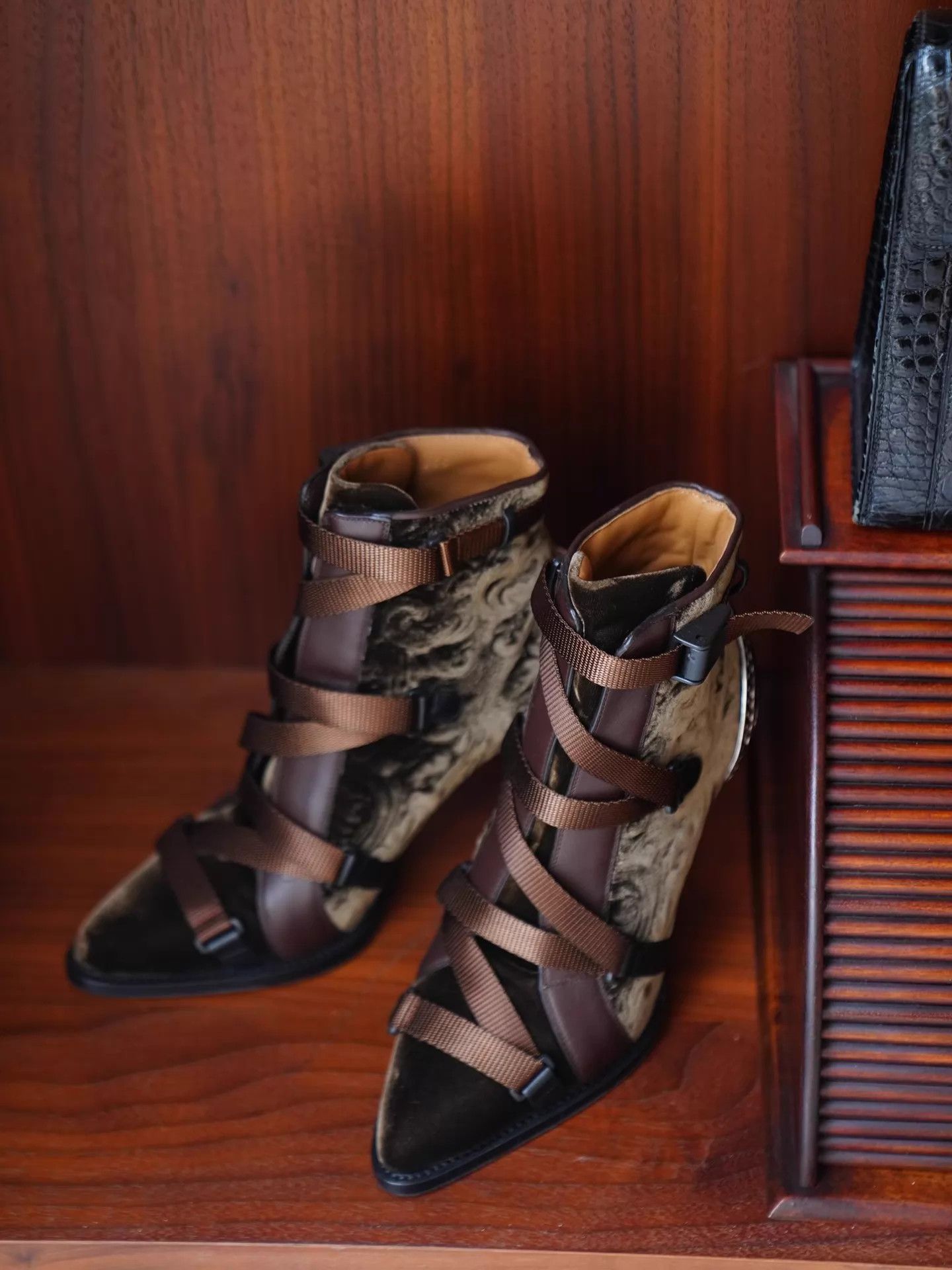 Chloe Chloe 2018 FW Carved Metal Heel Velvet Strap Booties 39 Size US 8.5 / IT 38.5 - 5 Thumbnail