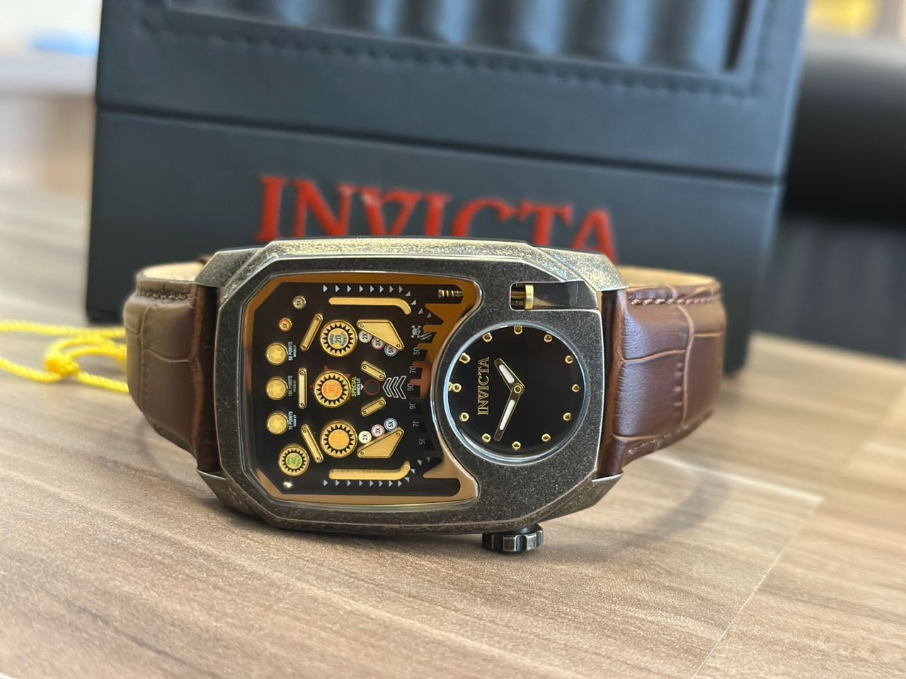 Invicta × Vintage Very Rare Invicta Pinball Watch Size ONE SIZE - 2 Thumbnail