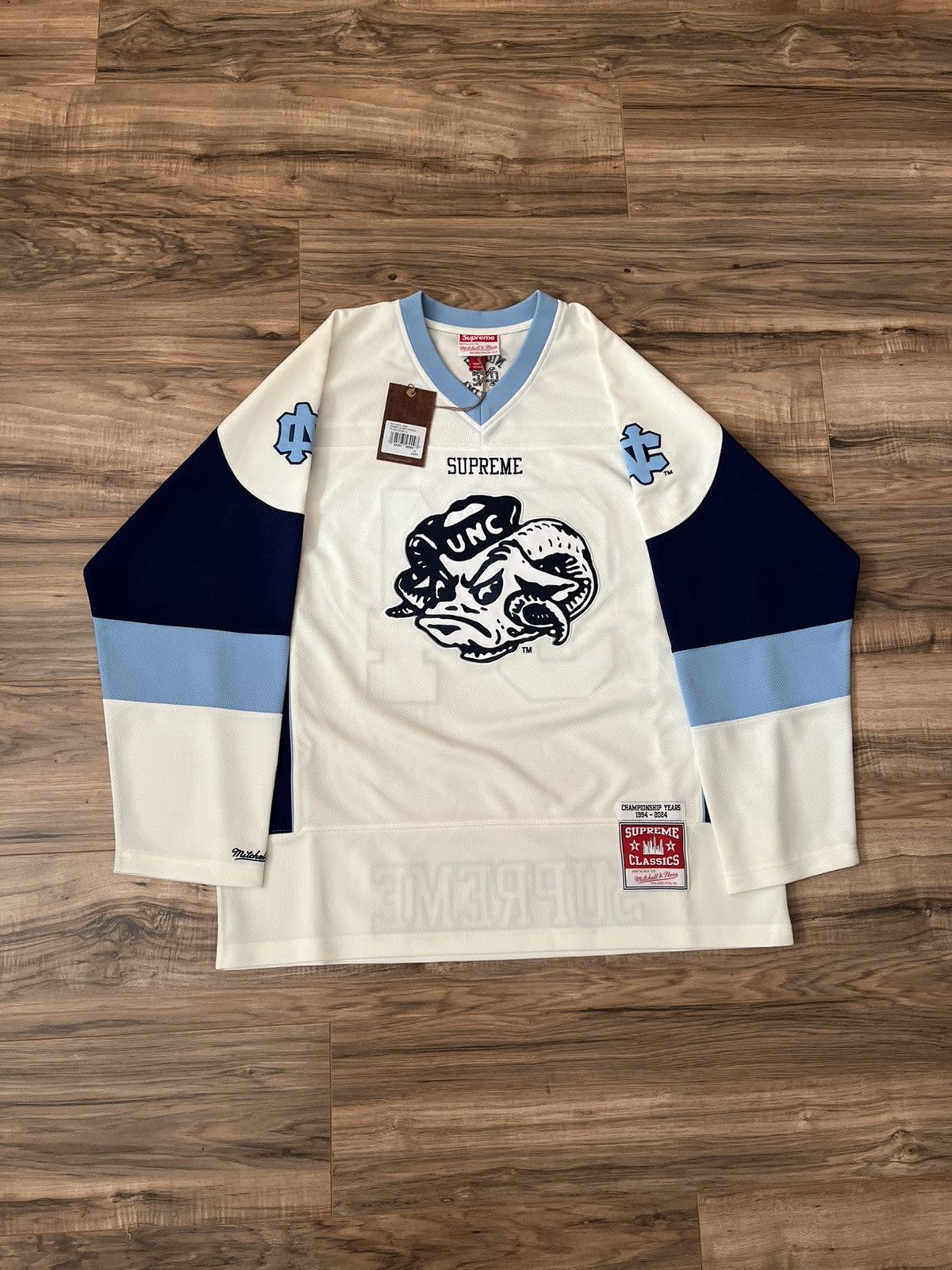 Mitchell & Ness × NCAA × Supreme Supreme Mitchell & Ness NCAA Hockey Jersey Size US XL / EU 56 / 4 - 1 Thumbnail