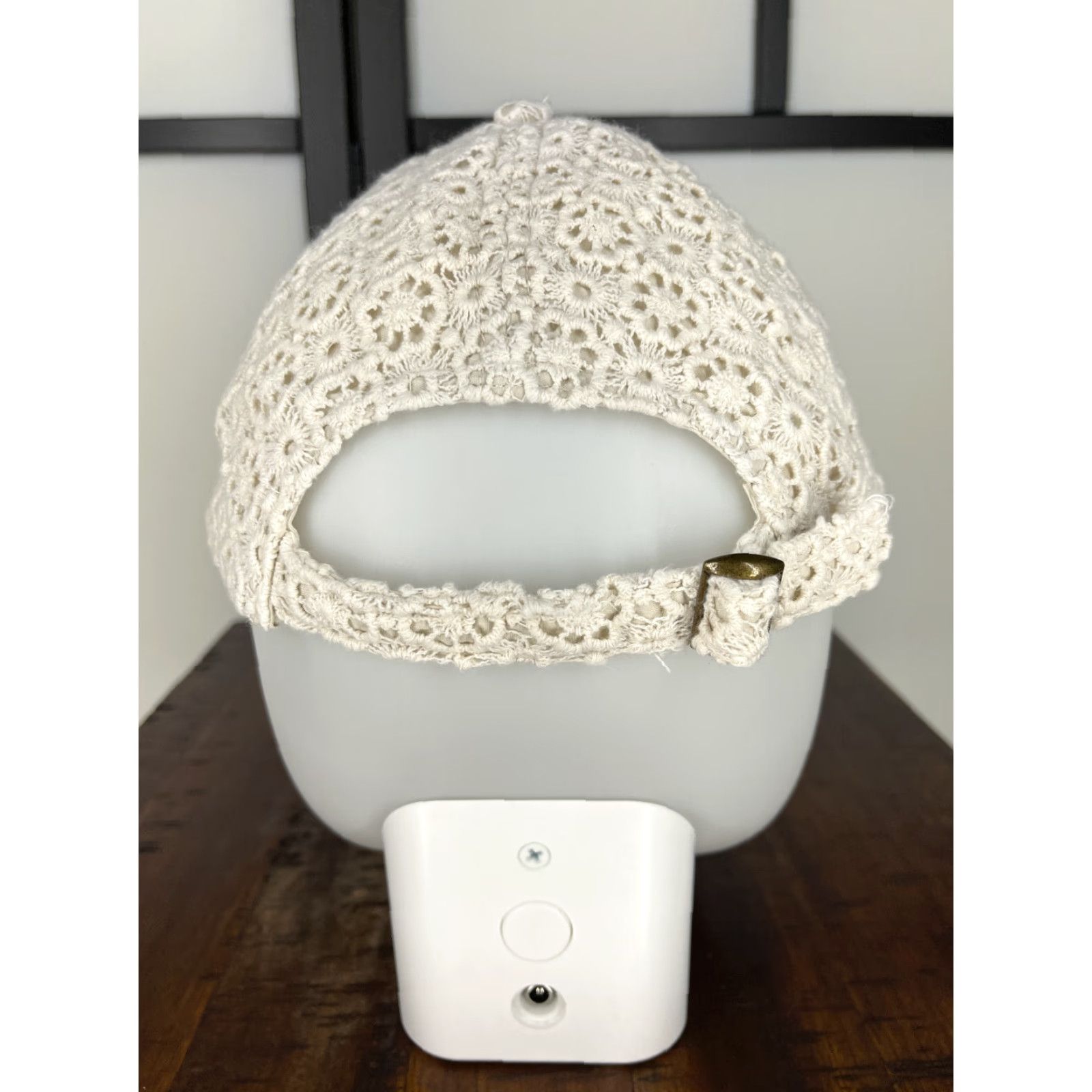 Vintage isa & stef Hat Womens One Size White Crochet Floral Cotton Lined Strap Back Size ONE SIZE - 6 Thumbnail
