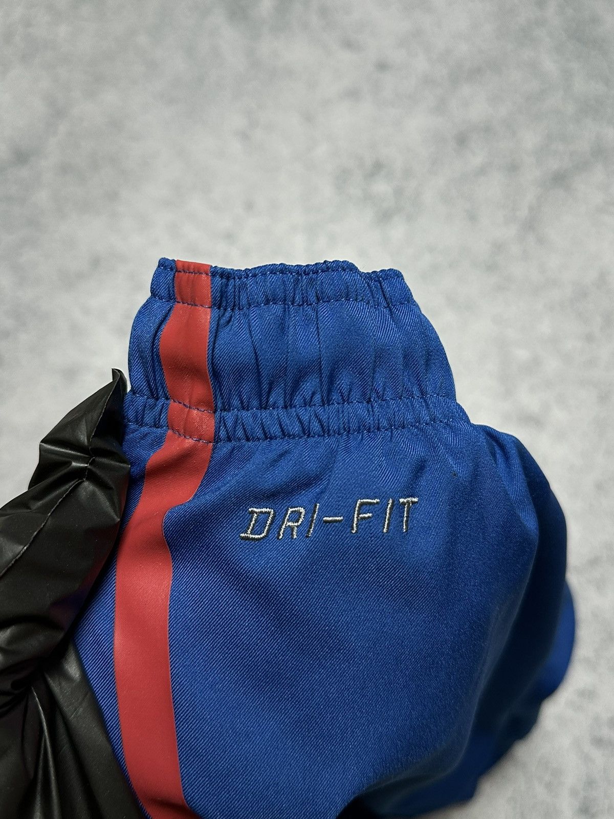 Nike Nike FC Barcelona Football Vintage Soccer Shorts Size US 30 / EU 46 - 8 Thumbnail