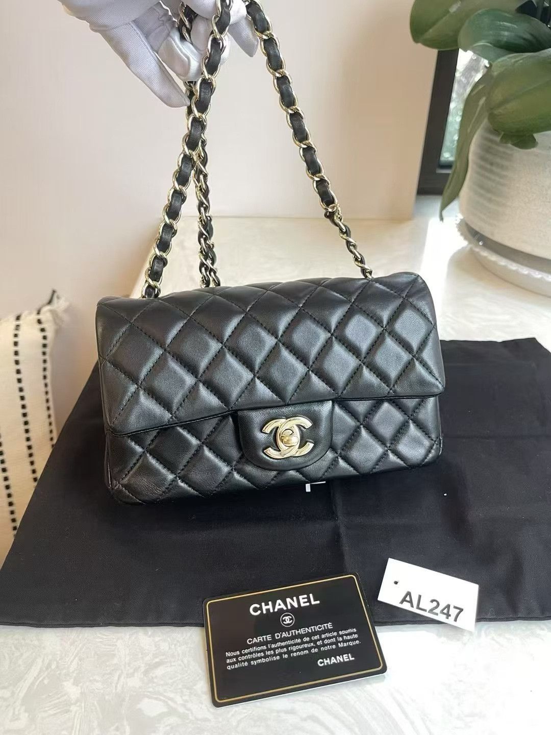 Chanel Pre-loved Bag Very good condition Size ONE SIZE - 1 Thumbnail