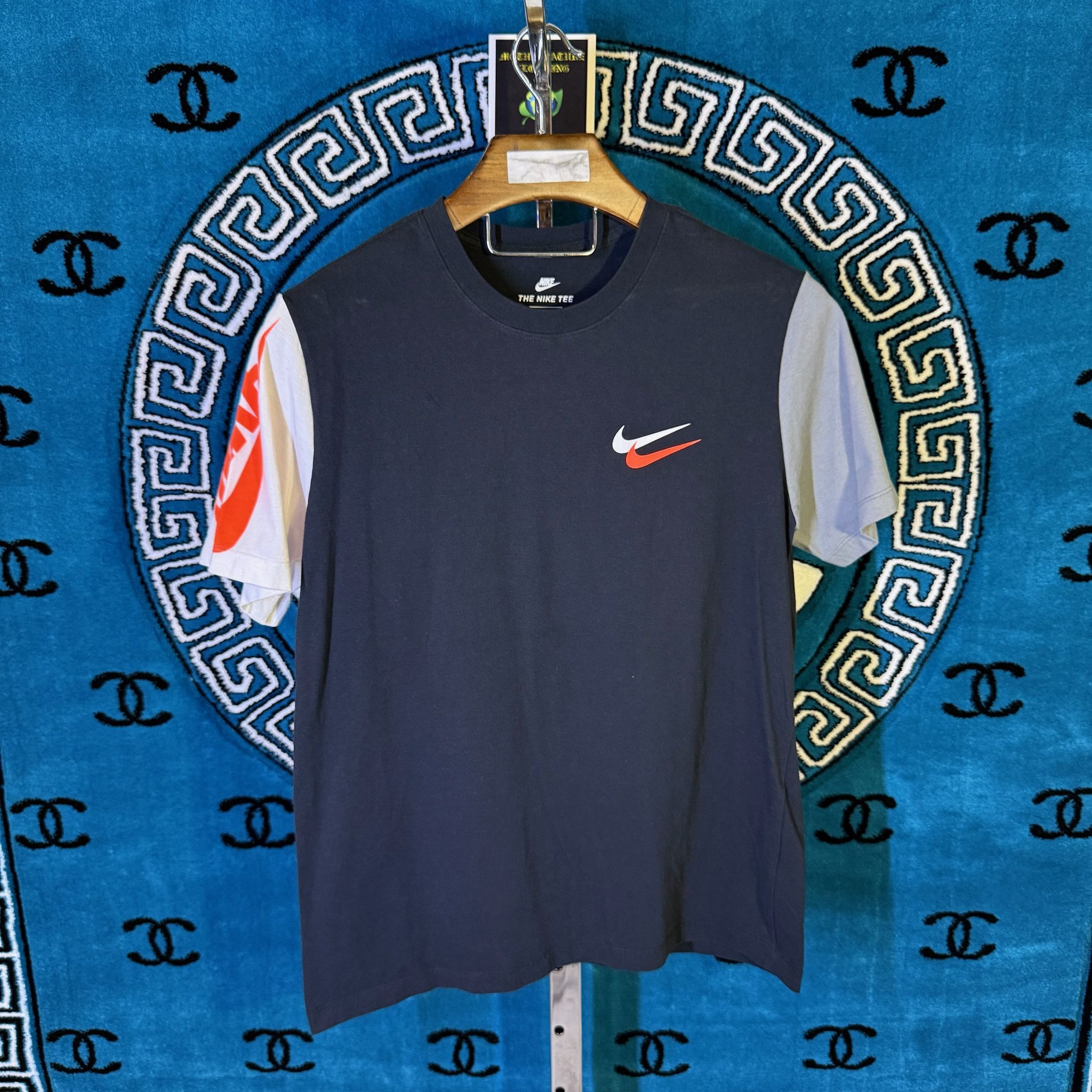 Nike THE NIKE LOGOS GRAPHICA MOTIF SHIRT Size US L / EU 52-54 / 3 - 1 Preview