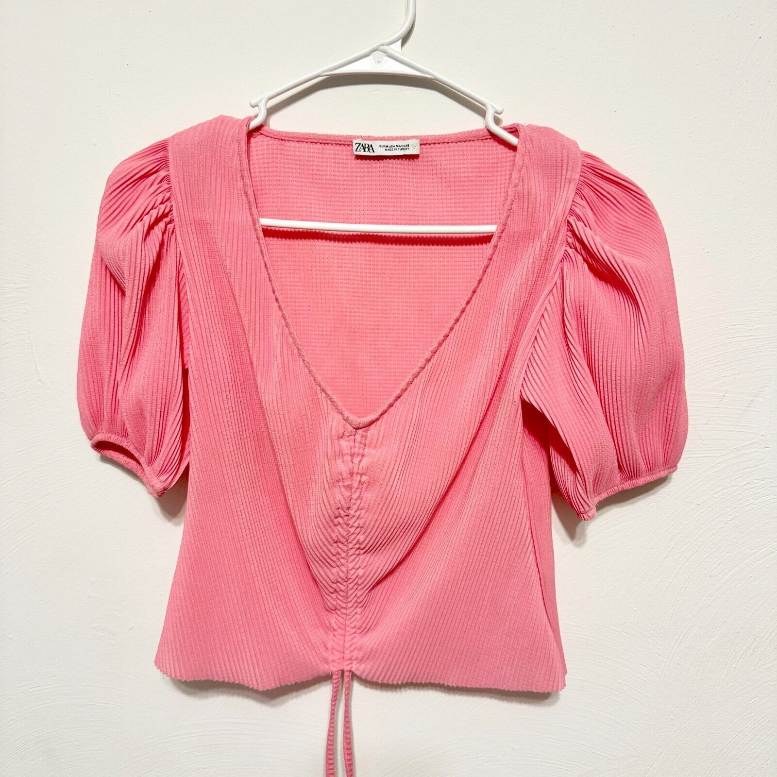 Zara Zara Blouse Medium Puff Sleeve Crop Ruffled Textured Vneck Size M / US 6-8 / IT 42-44 - 1 Thumbnail