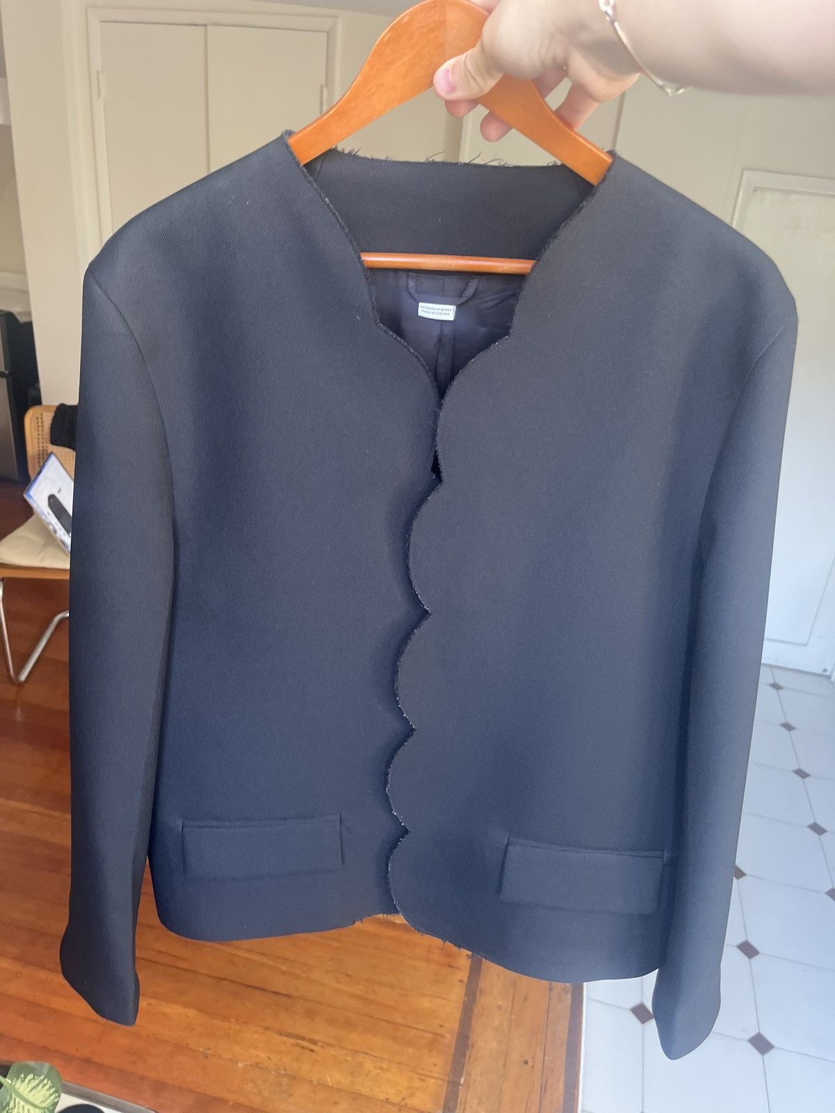Random Identities RANDOM IDENTITES scallop edged tailored blazer Size 50S - 1 Thumbnail