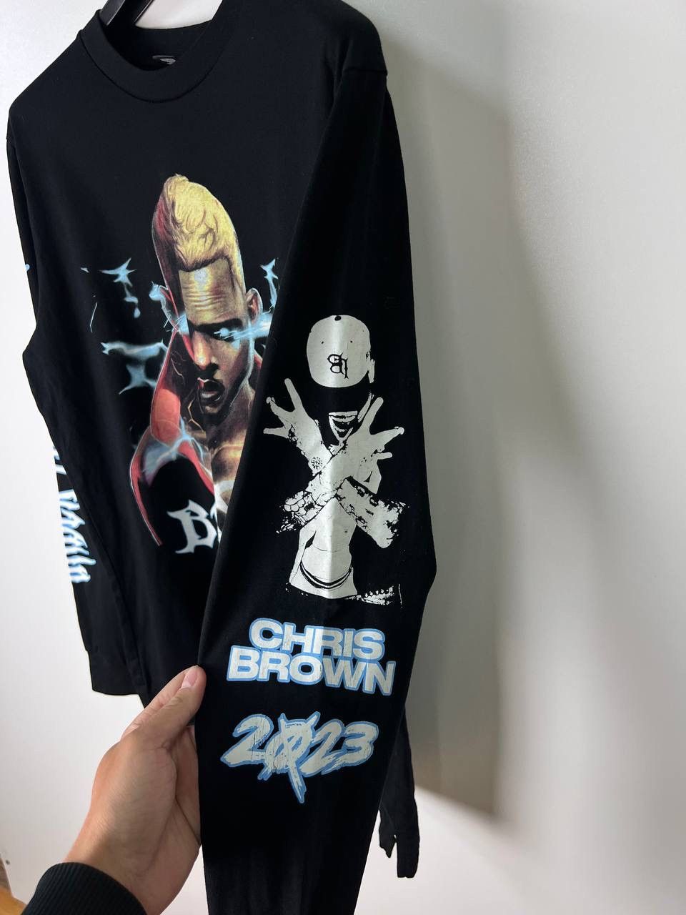 Vintage Chris Brown Breezy tour long sleeve size M Size US M / EU 48-50 / 2 - 4 Thumbnail