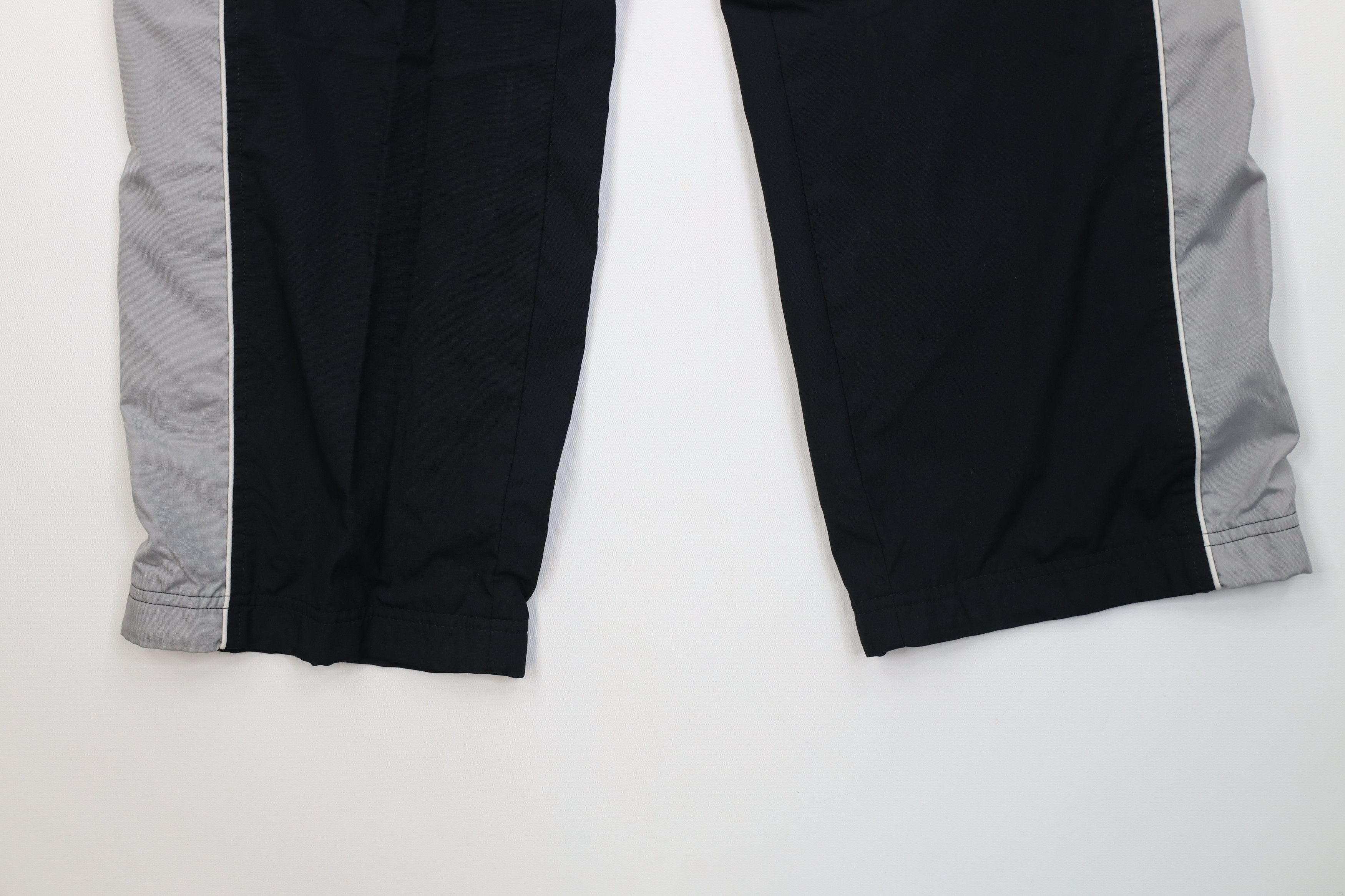 Nike Vintage Y2K Nike Cropped Lined Wide Leg Cargo Pants Black Size 26" / US 2 / IT 38 - 4 Thumbnail