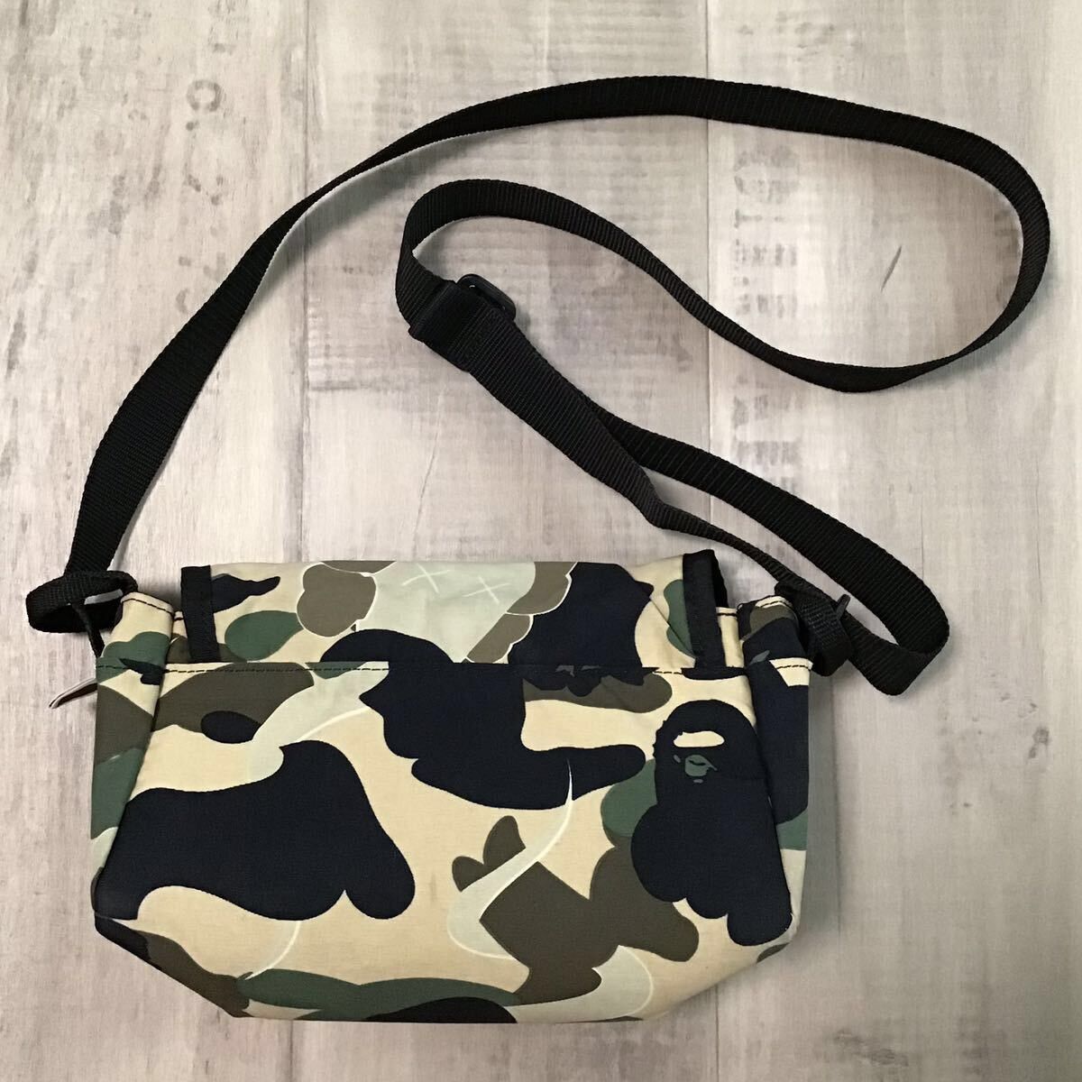 Bape × Kaws × Nigo KAWS × BAPE camo bendy shoulder bag a bathing ape NIGO Size ONE SIZE - 3 Thumbnail