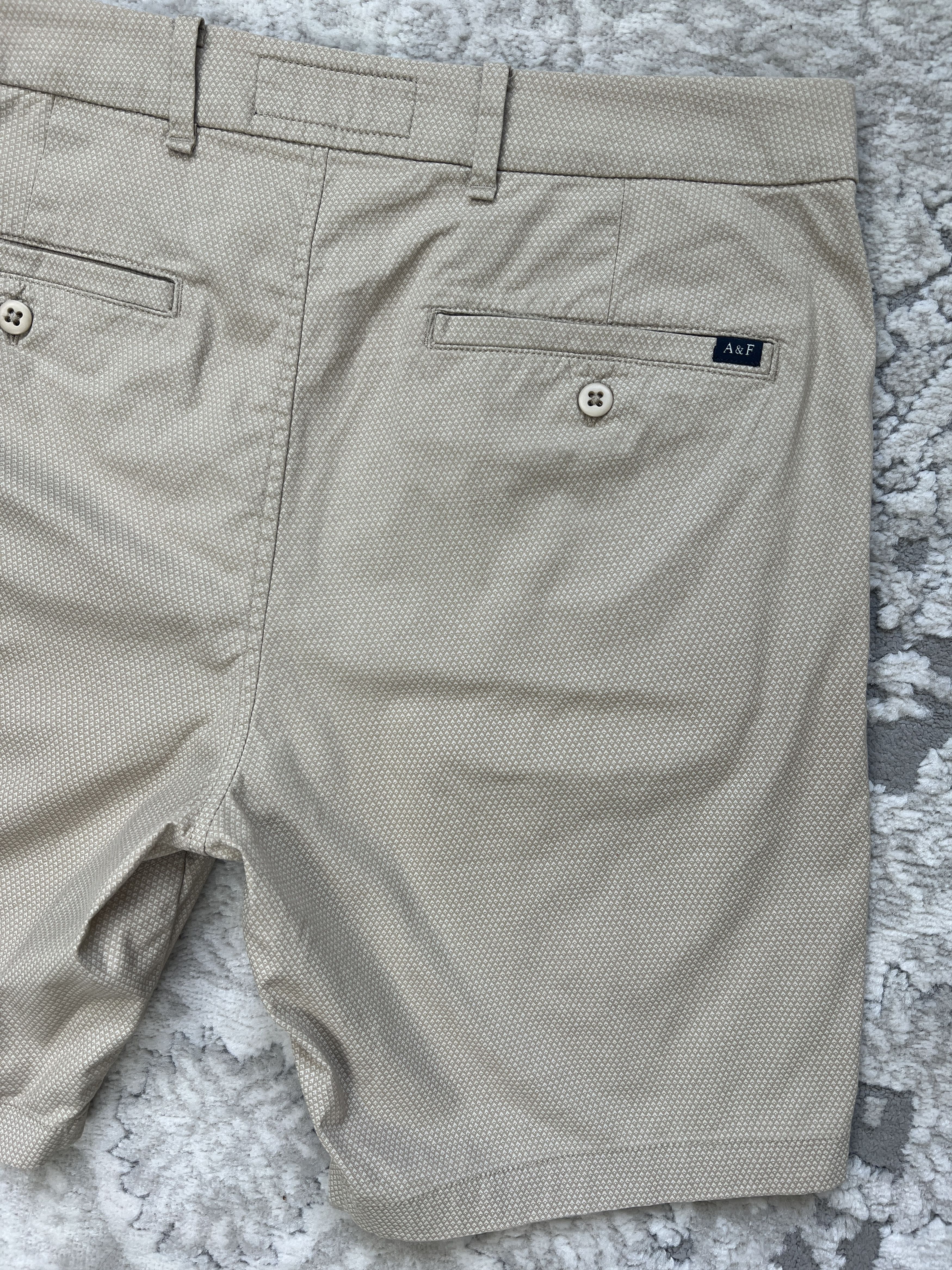 Abercrombie & Fitch Abercrombie & Fitch Beige Stretch Shorts – Size 34 Size US 34 / EU 50 - 14 Thumbnail