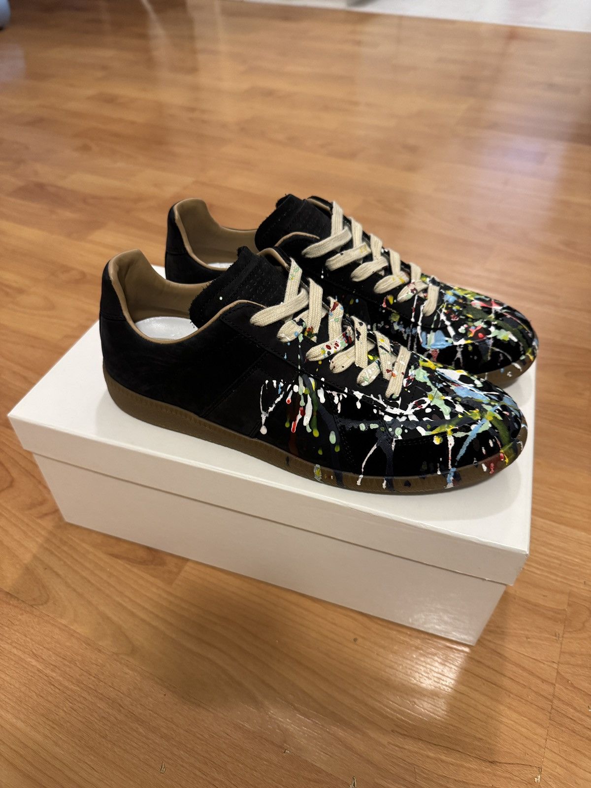 Maison Mariela black with paint