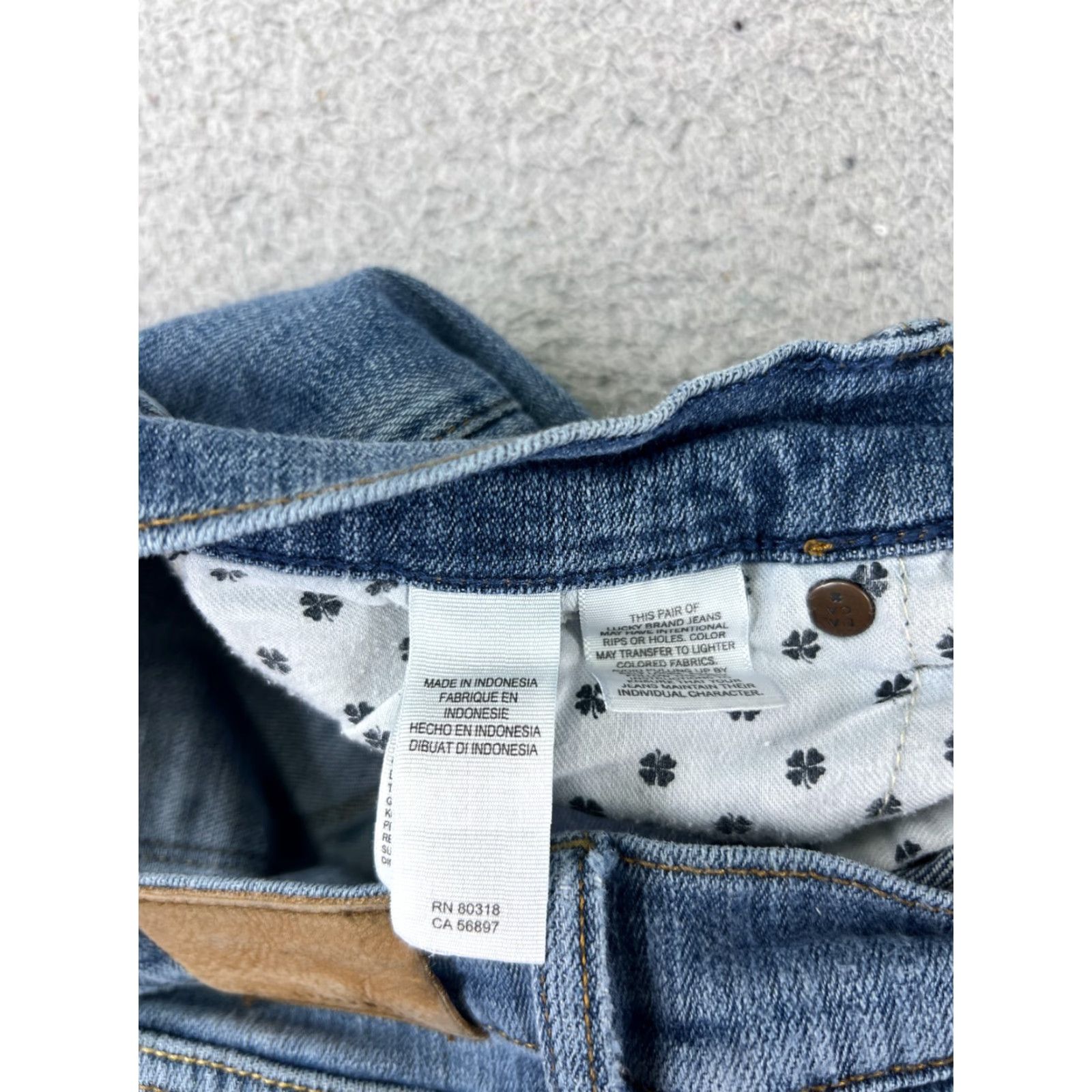 Lucky Brand Lucky Brand Jeans Charlie Skinny 00 Blue Denim Capri Distressed Womens Regular 5-Pocket Cotton Denim Shirt? Size 24" / US 00 / IT 34 - 7 Thumbnail