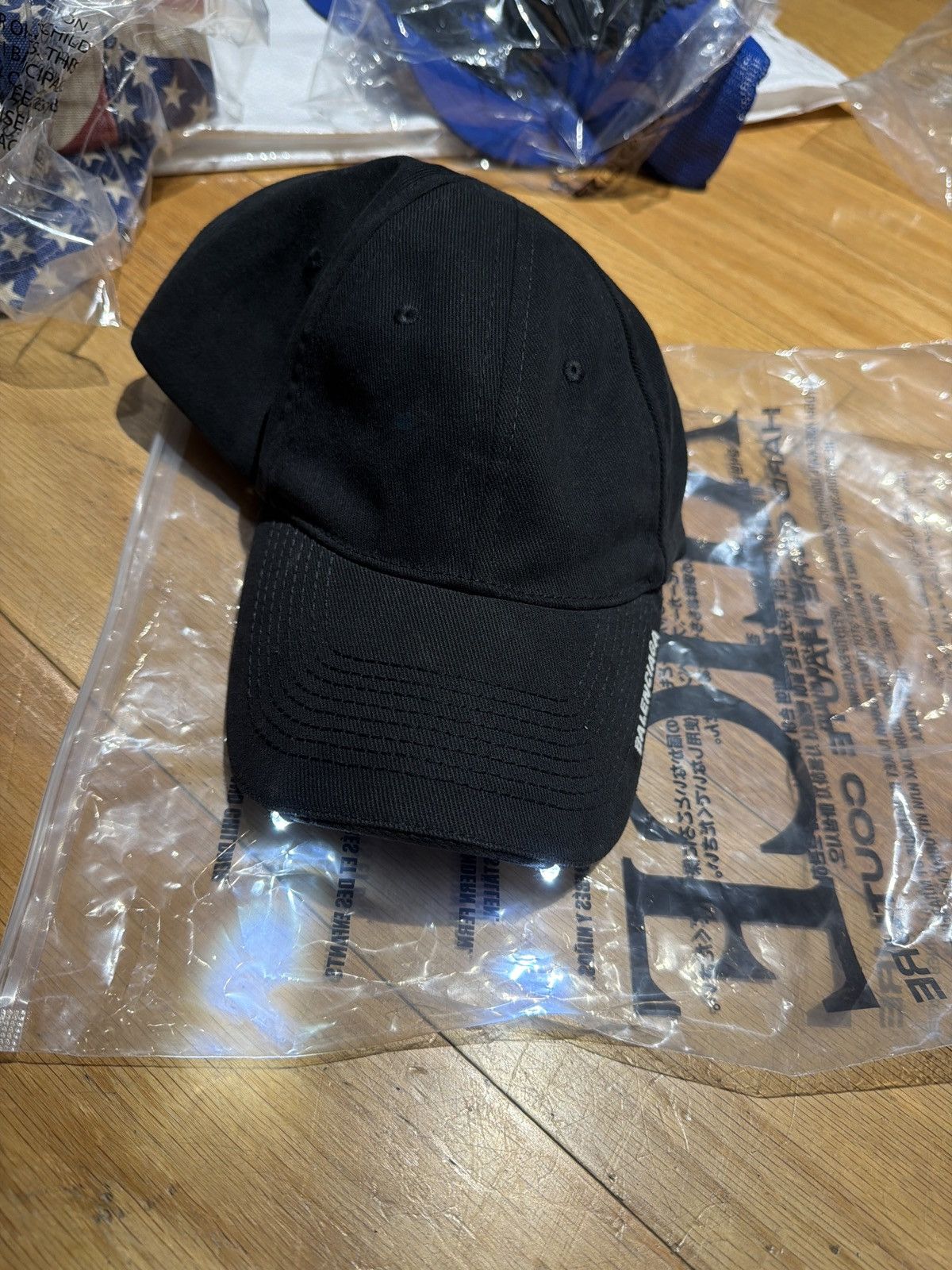 Balenciaga Balenciaga black led hat large Size ONE SIZE - 1 Thumbnail