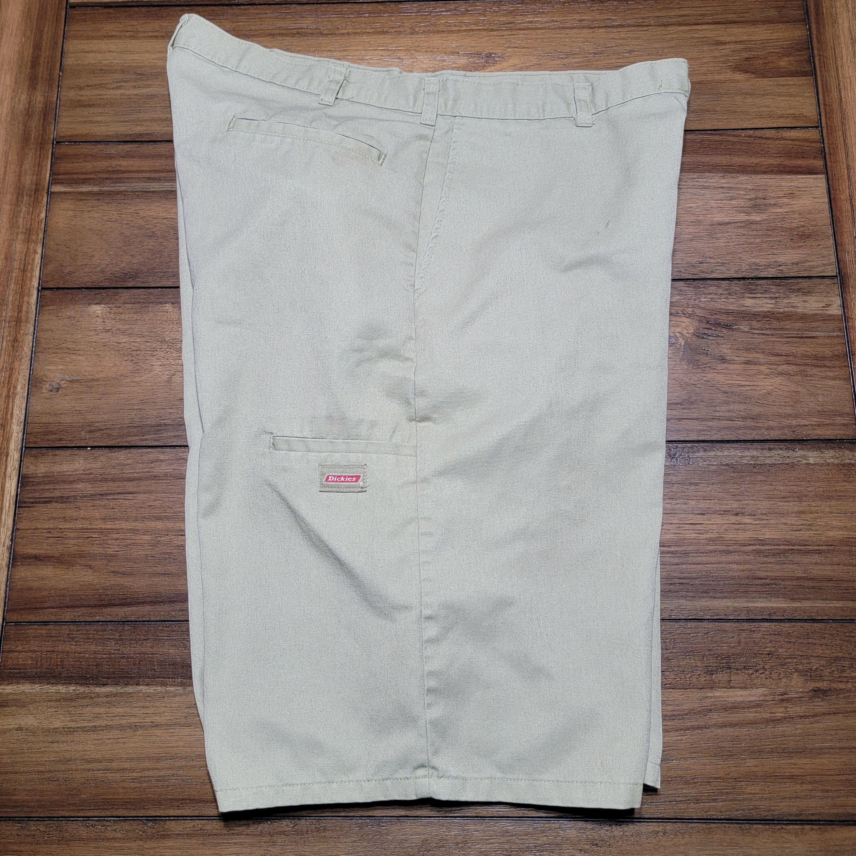 Dickies Dickies Khakis Shorts - Size 38 Size US 38 / EU 54 - 2 Thumbnail