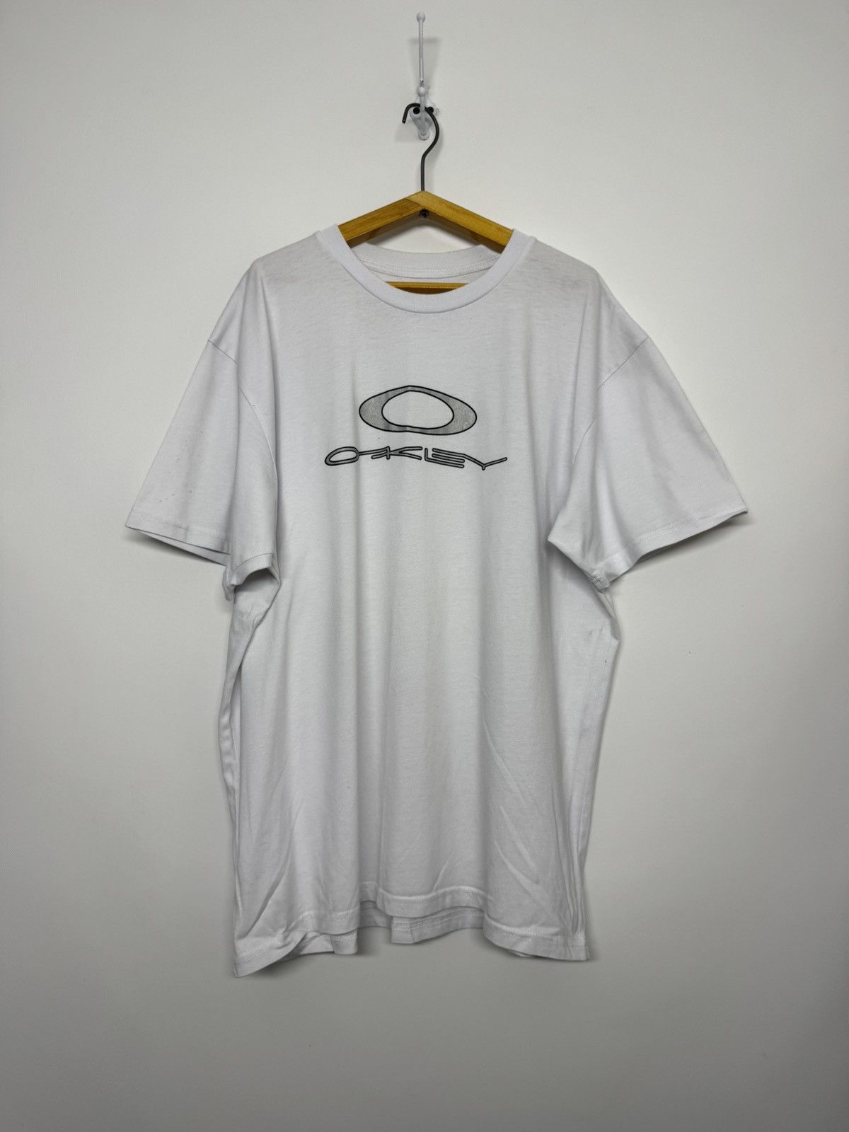 Oakley Vintage OAKLEY Center Logo T Shirt Hype Rare Gorpcore Size US L / EU 52-54 / 3 - 4 Thumbnail
