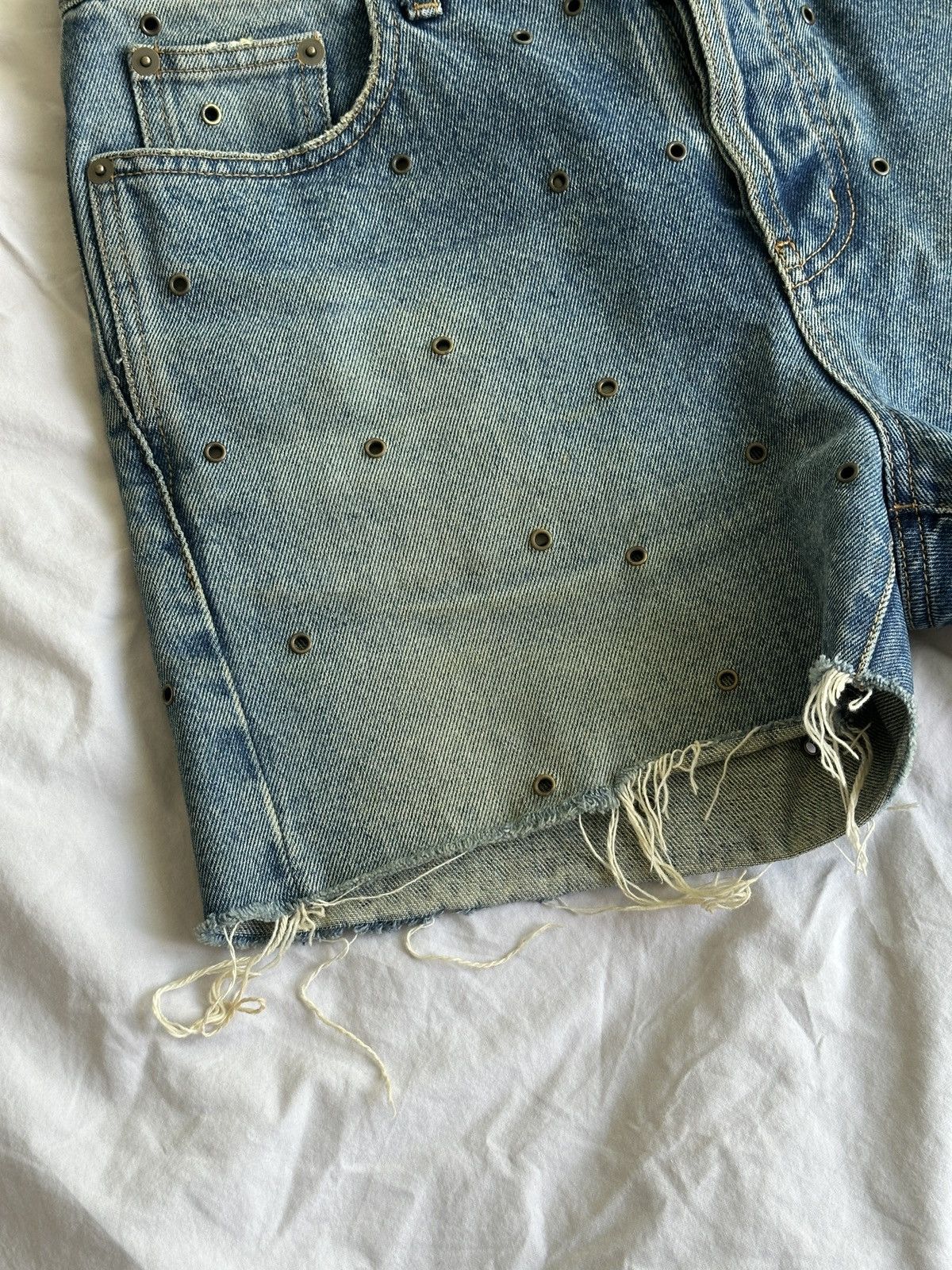 Anthony Vaccarello × Saint Laurent Paris Saint Laurent SS20 Studded Denim Shorts Arizona Light Blue Size US 31 - 3 Thumbnail