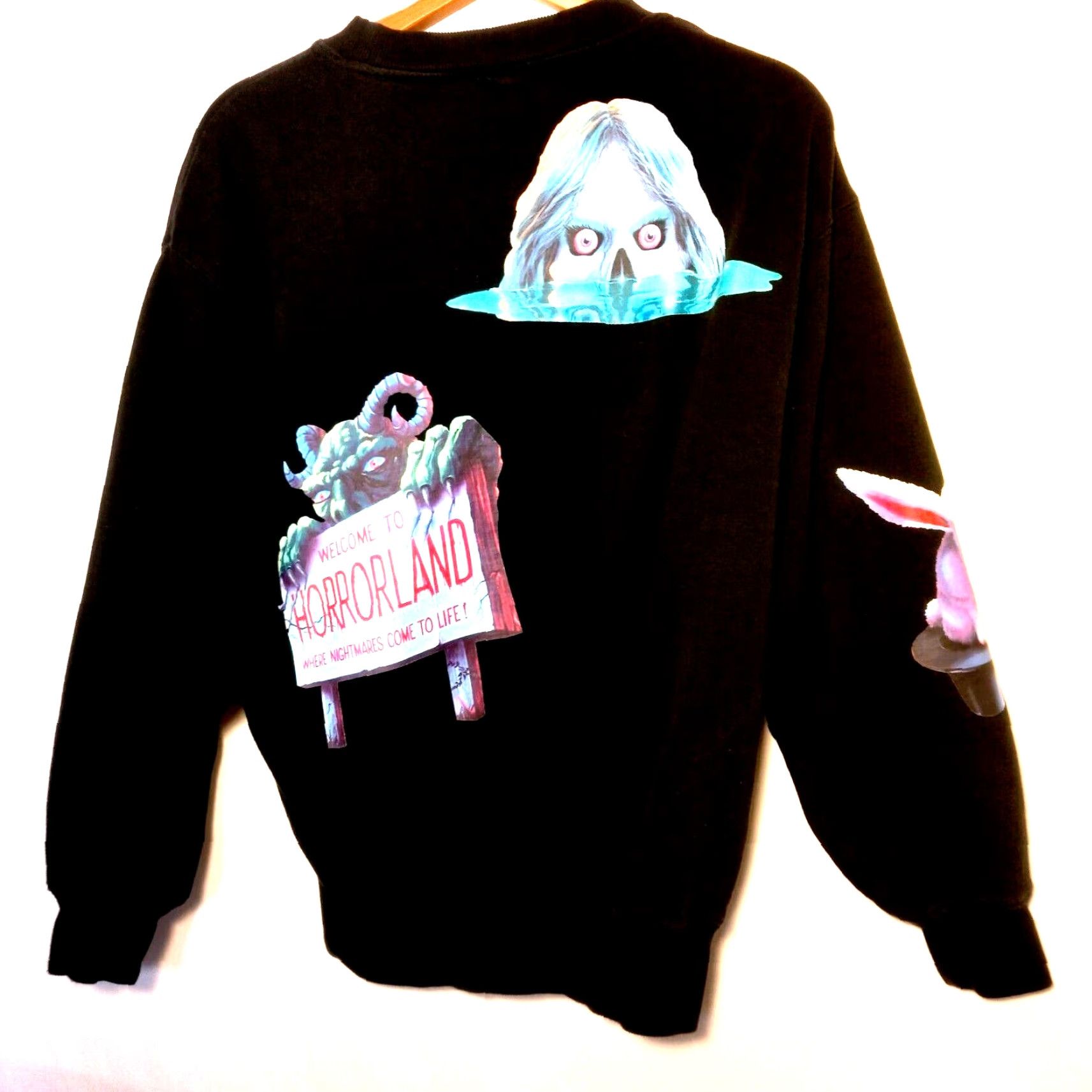 Vintage VINTAGE Dumbgood Goosebumps Welcome to Horrorland Sweatshirt Unisex XS Black Graphic Pullover Mens Size US XS / EU 42 / 0 - 2 Thumbnail